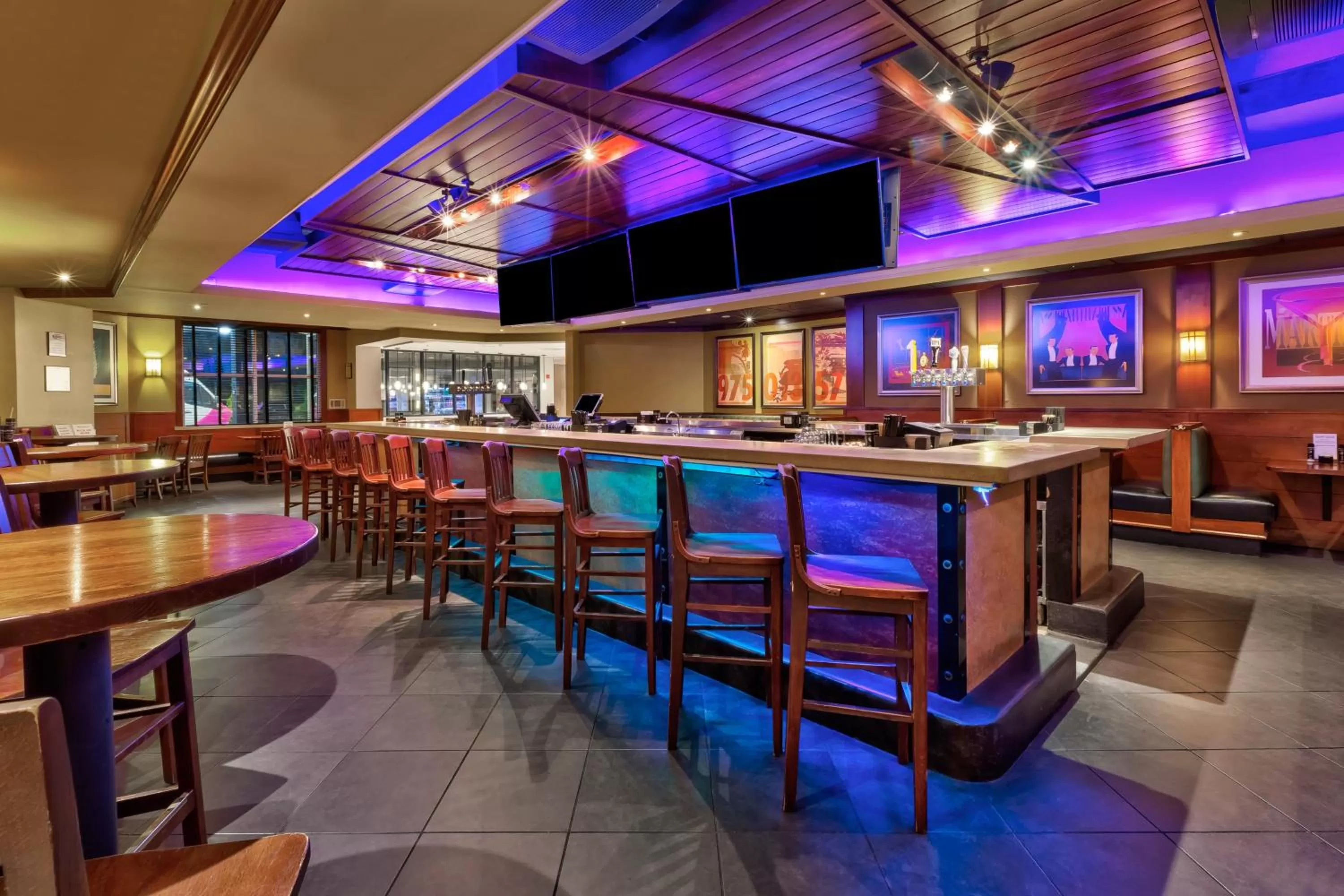 Restaurant/places to eat in Crowne Plaza Dulles Airport by IHG