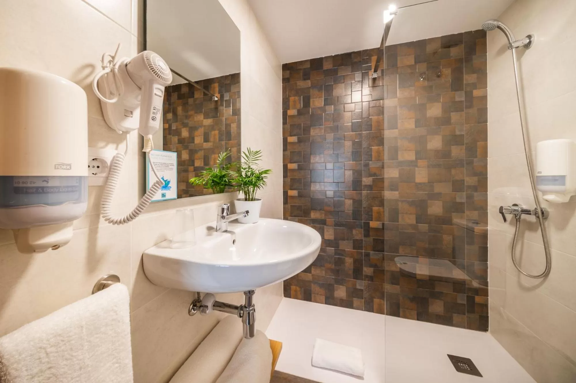 Shower in Hotel Vas Vitoria AutoCheckIn