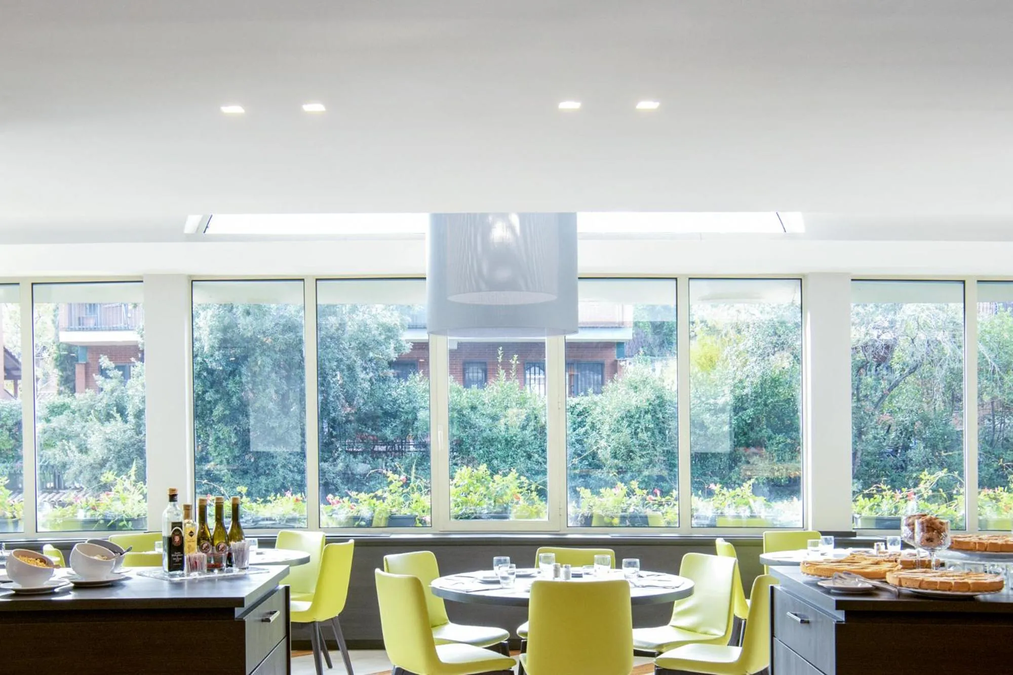 Dining area in Mercure Roma West