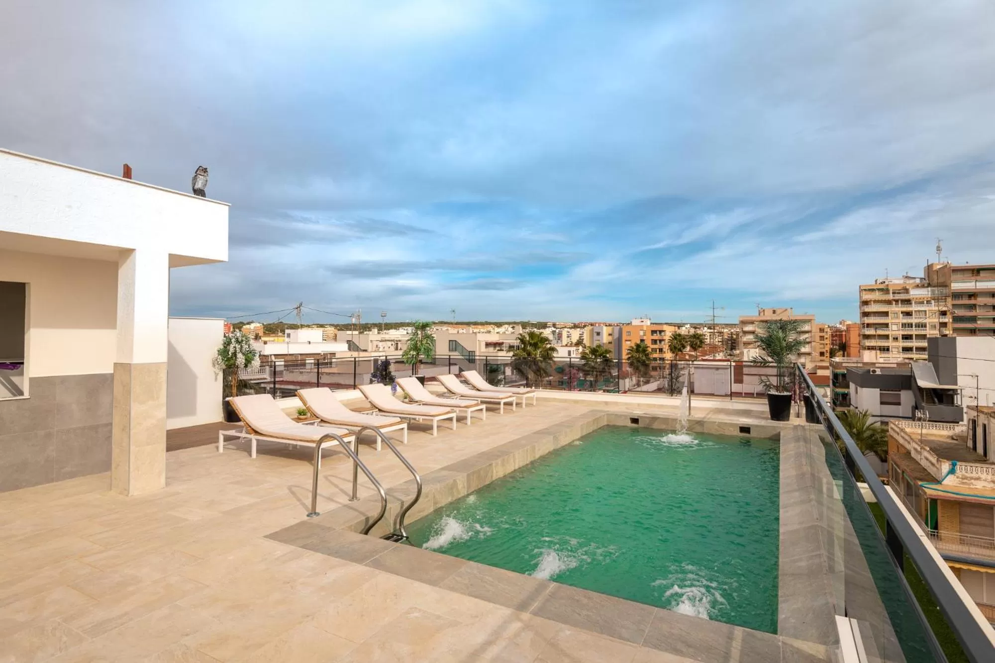 Swimming pool in Santa Pola Apartments