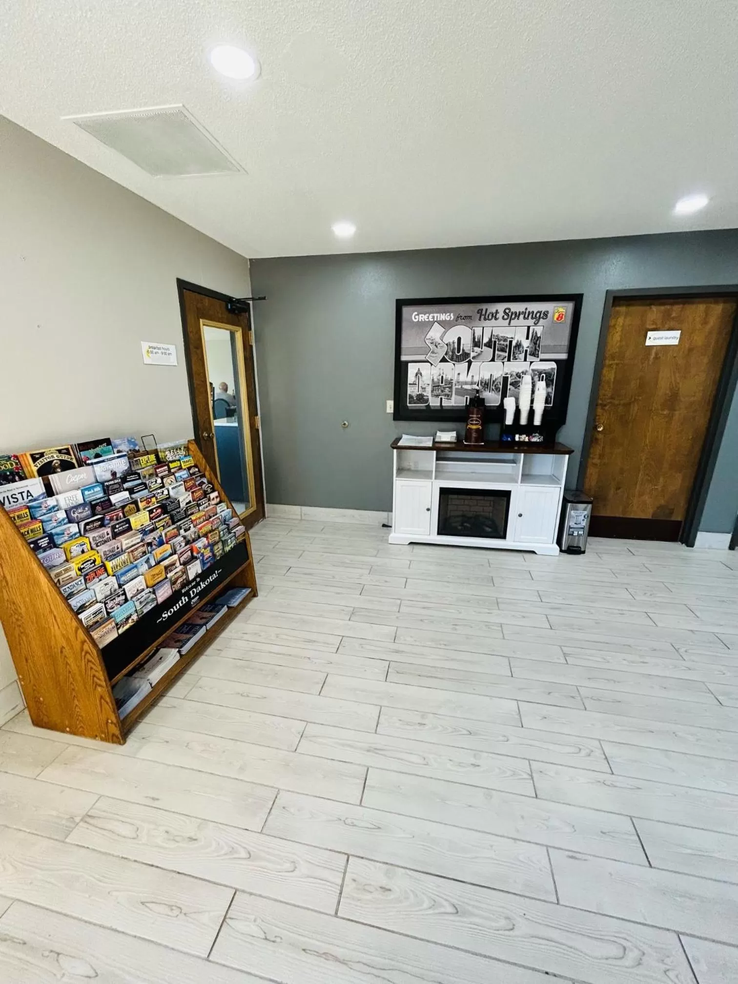 Lobby or reception in Super 8 by Wyndham Hot Springs