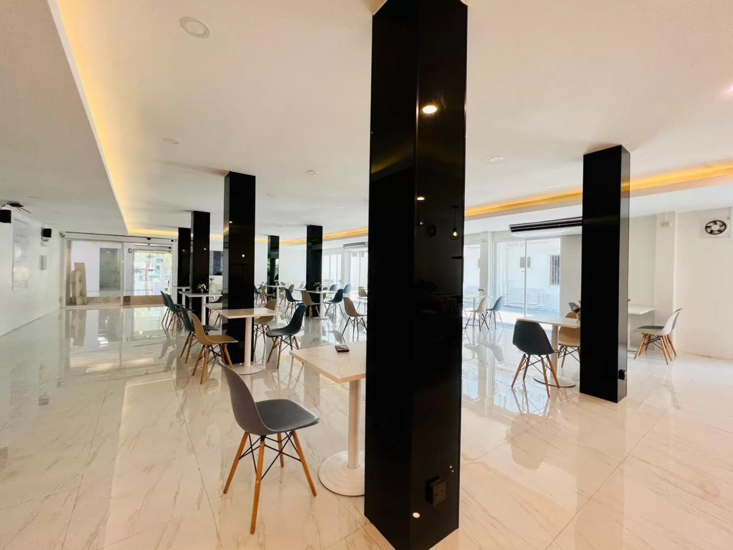 Restaurant/places to eat in Bed by Tha-Pra SHA Plus