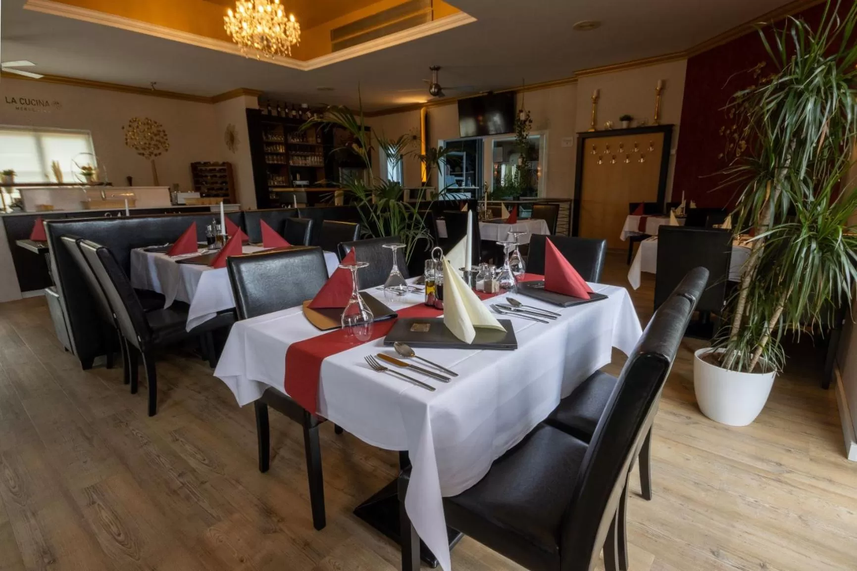 Restaurant/places to eat in Check Inn Hotel Merseburg