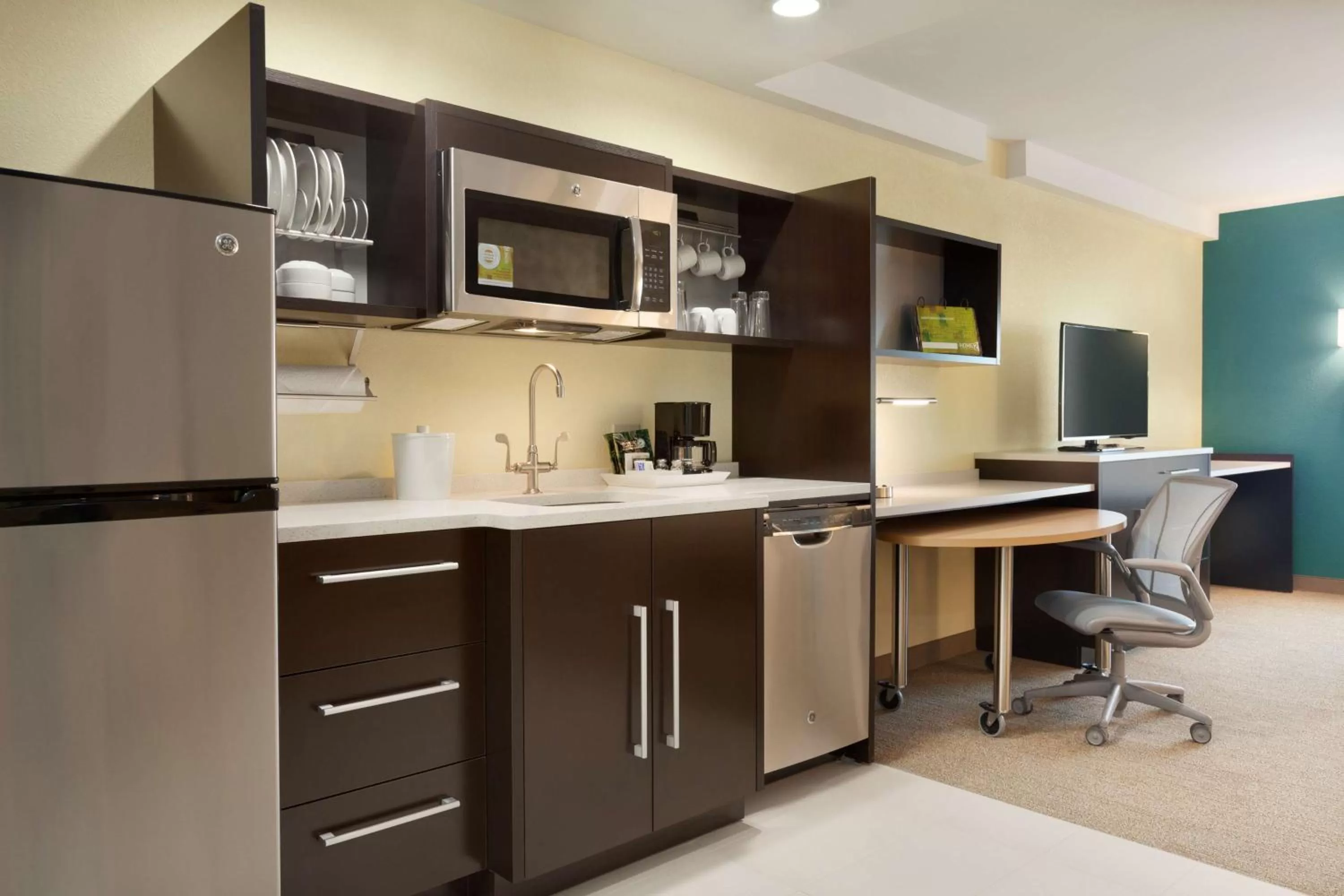 Kitchen or kitchenette in Home2 Suites By Hilton El Paso Airport