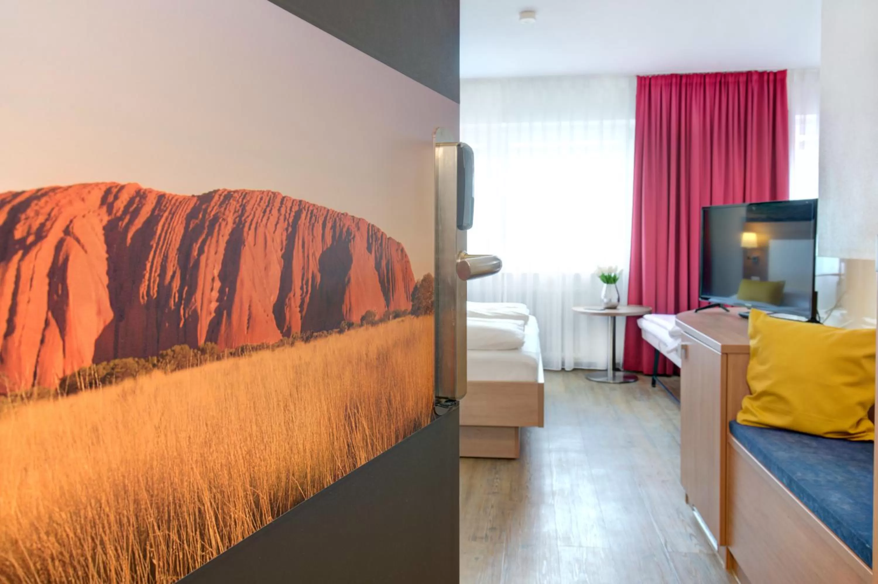 Staff, Bed in Ambassador TheContinents