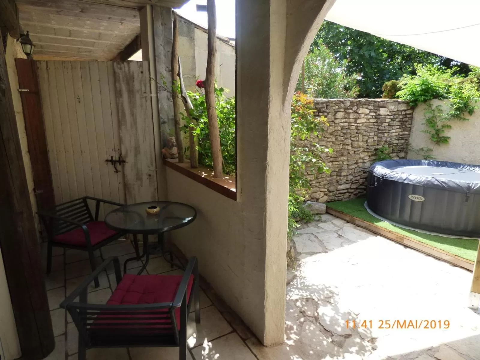 Patio in MAS MAURANE-Chambre d'hôte avec SPA privé aux portes d'ARLES