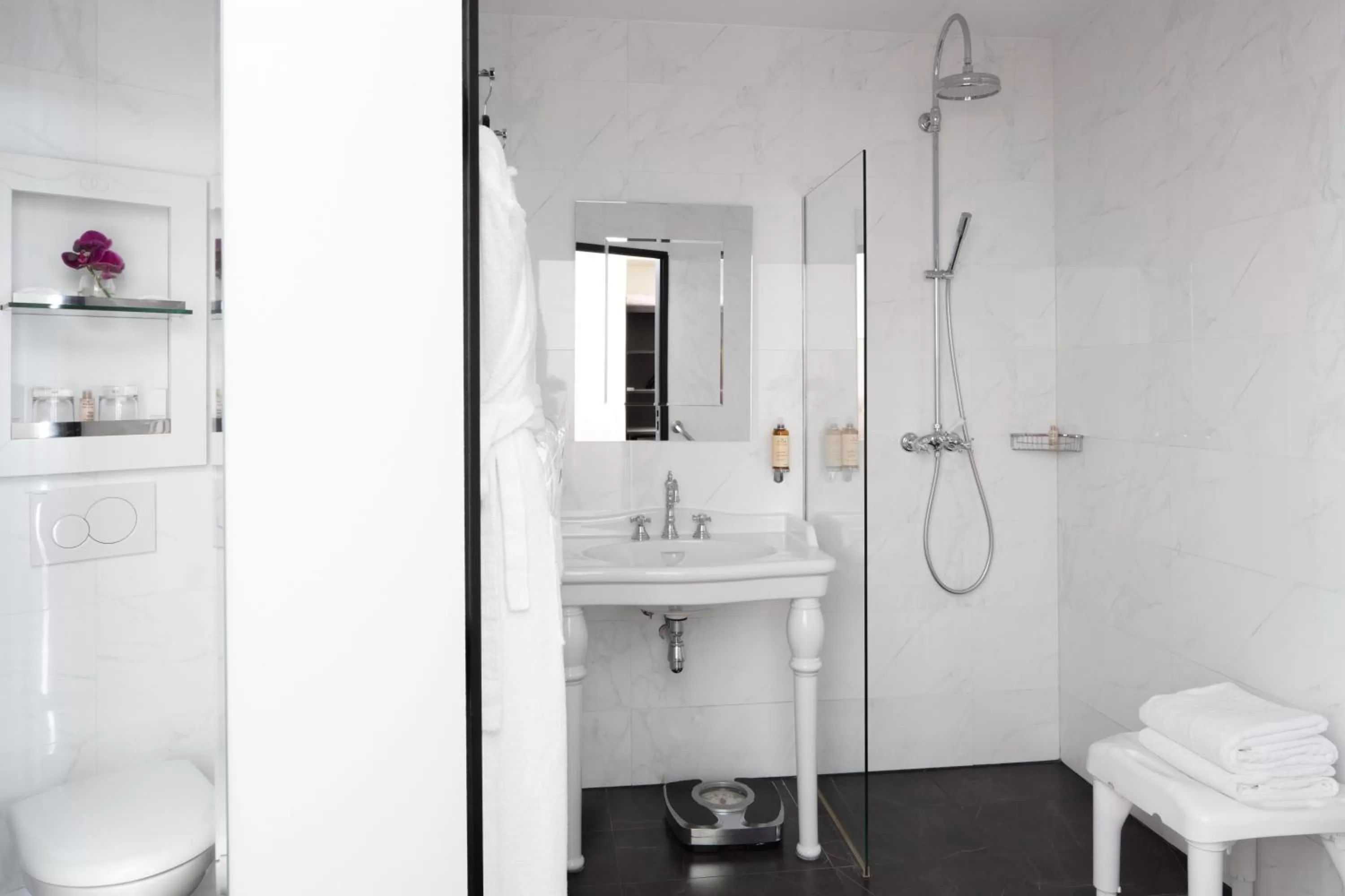 Bathroom in Le 123 Elysees - Astotel