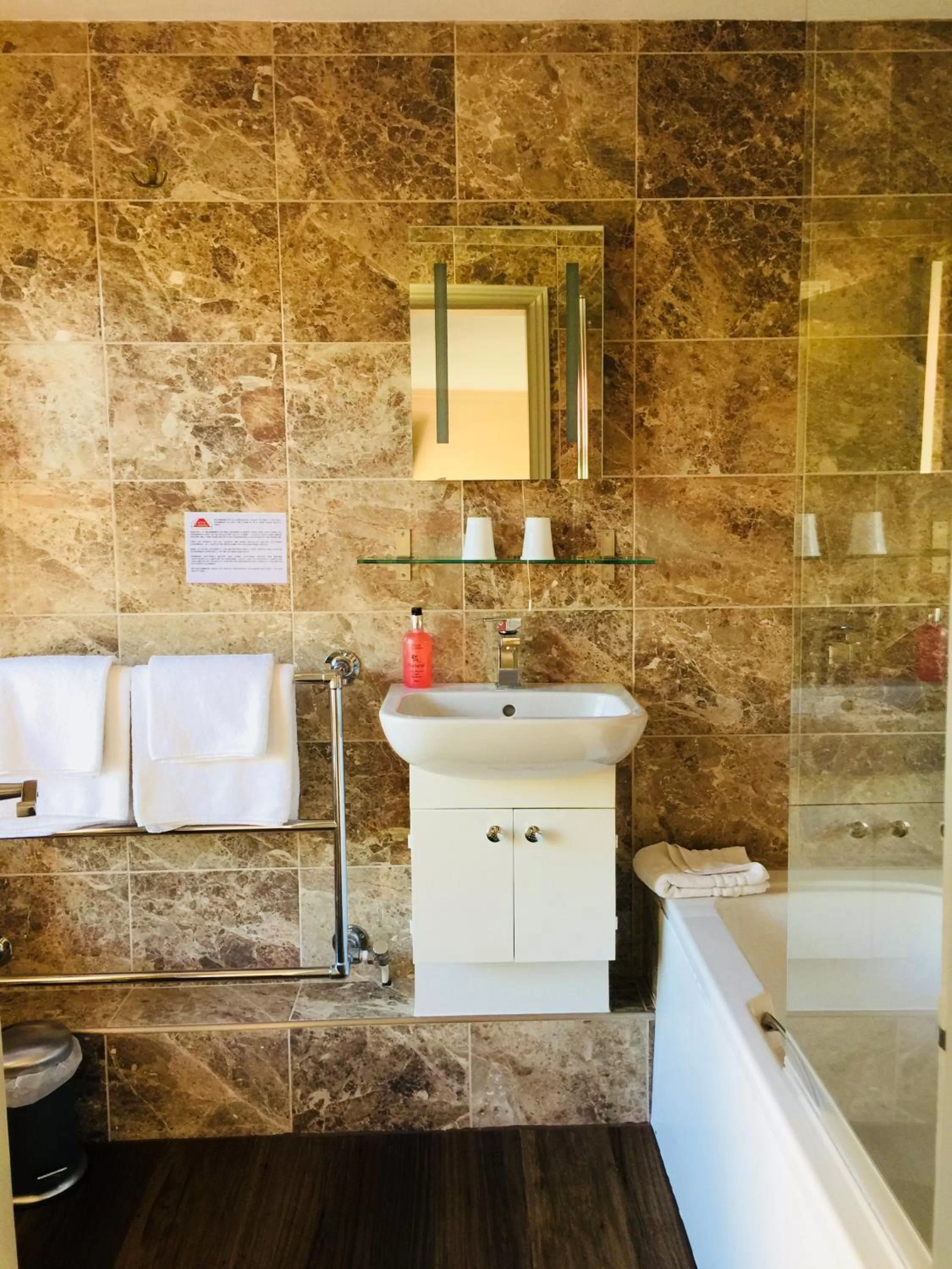 Bathroom in Hotel Celebrity Bournemouth East Cliff by Villare hotels