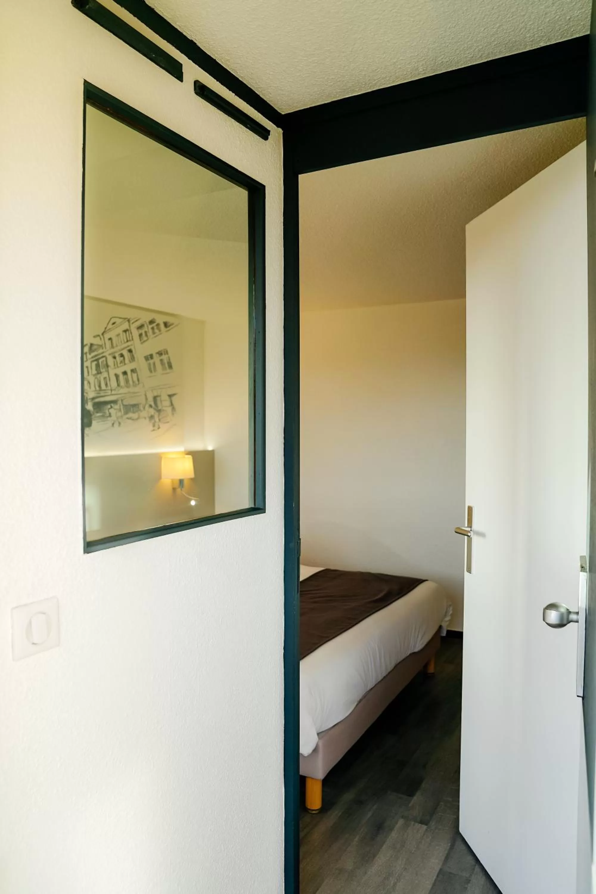 Bed in Kyriad Lille - Roncq