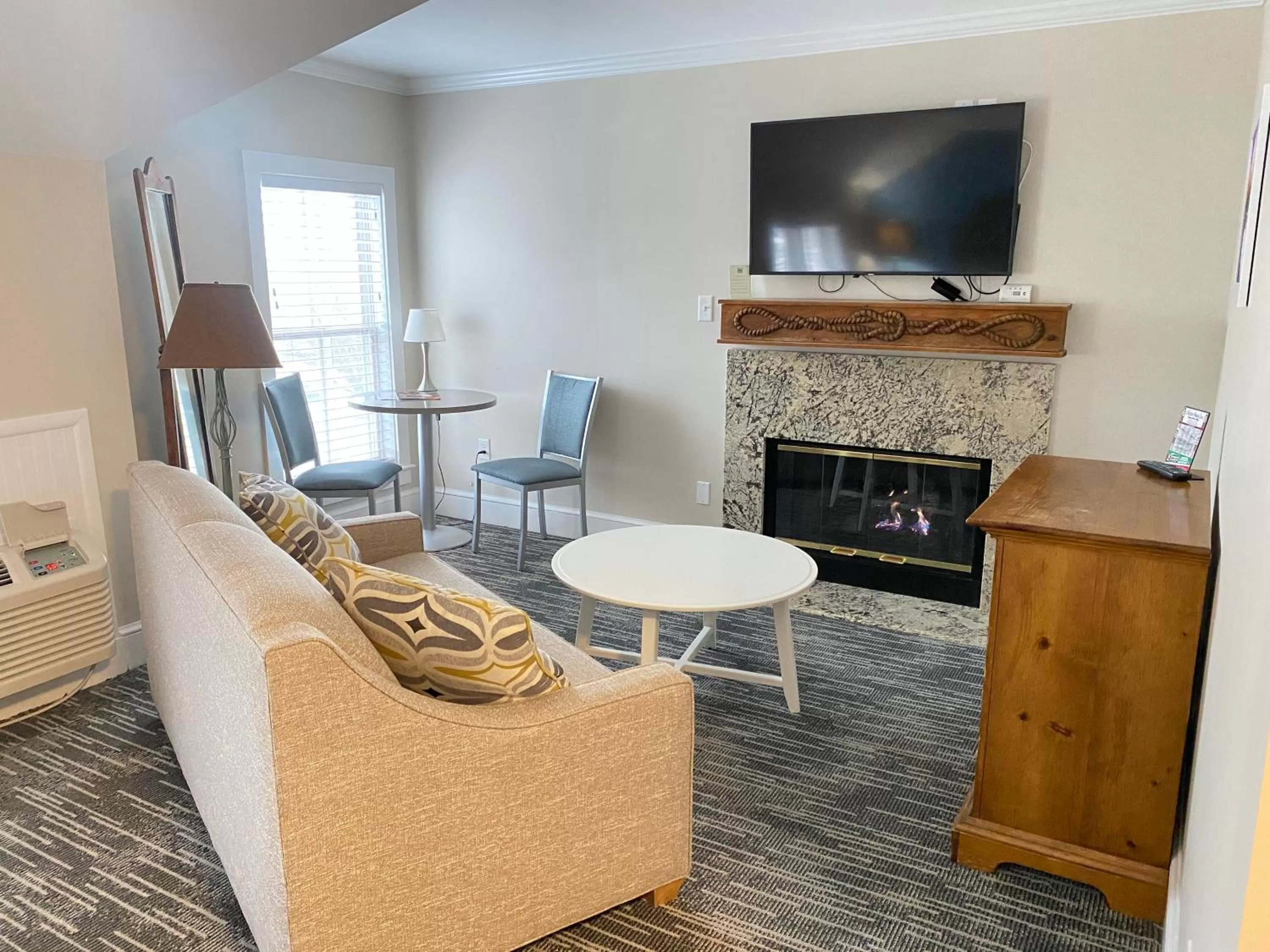 Seating area in Harbor House Inn