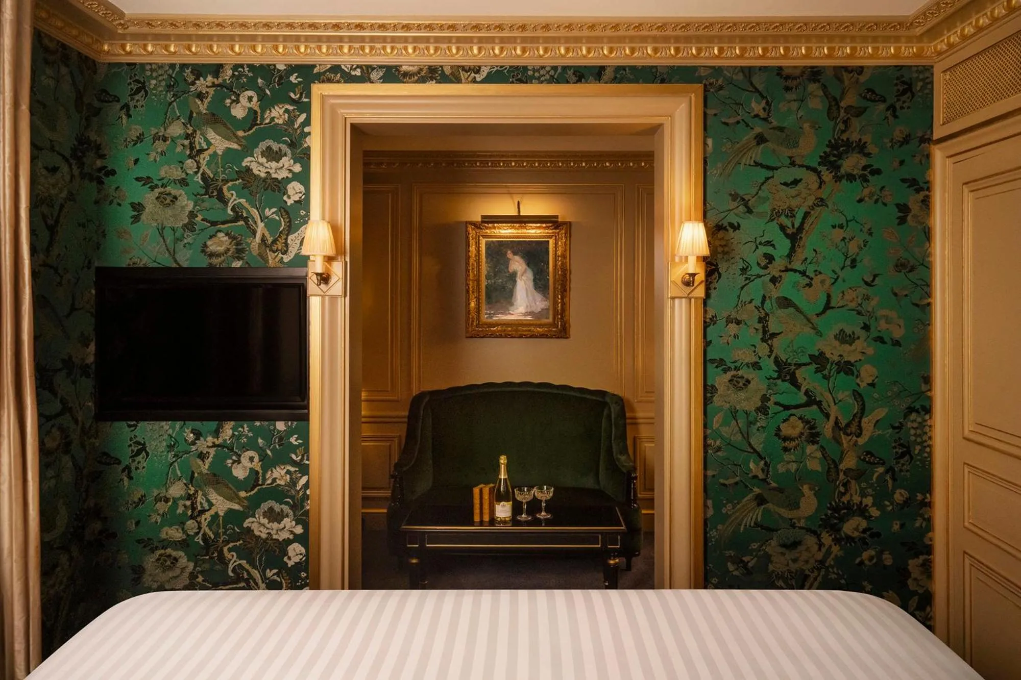 Living room, Bed in Maison Proust, Hotel & Spa La Mer