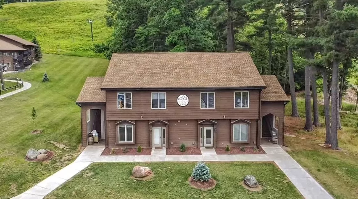 Property building in Pine Mountain Resort