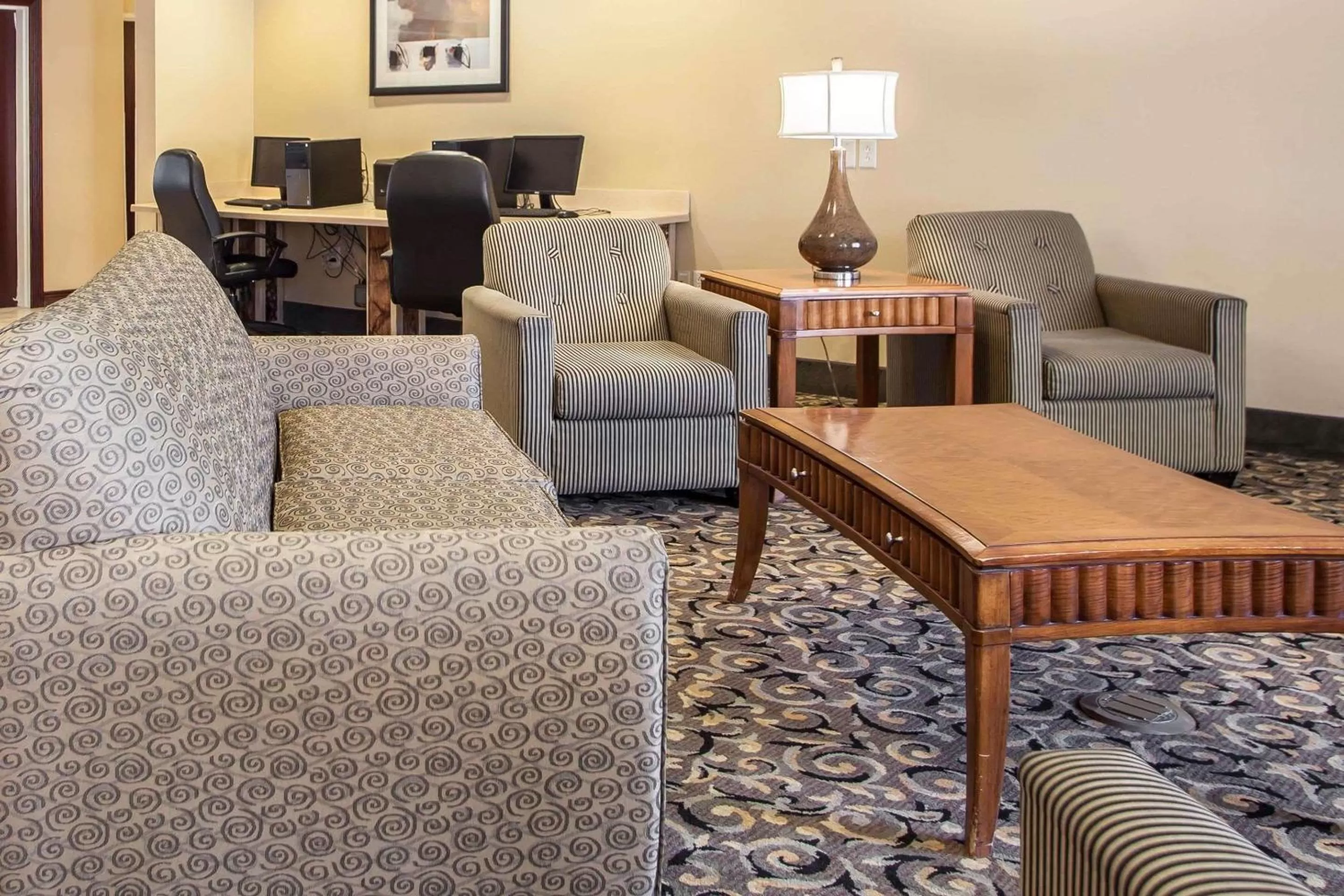 Lobby or reception in Comfort Suites Bloomington I-55 and I-74