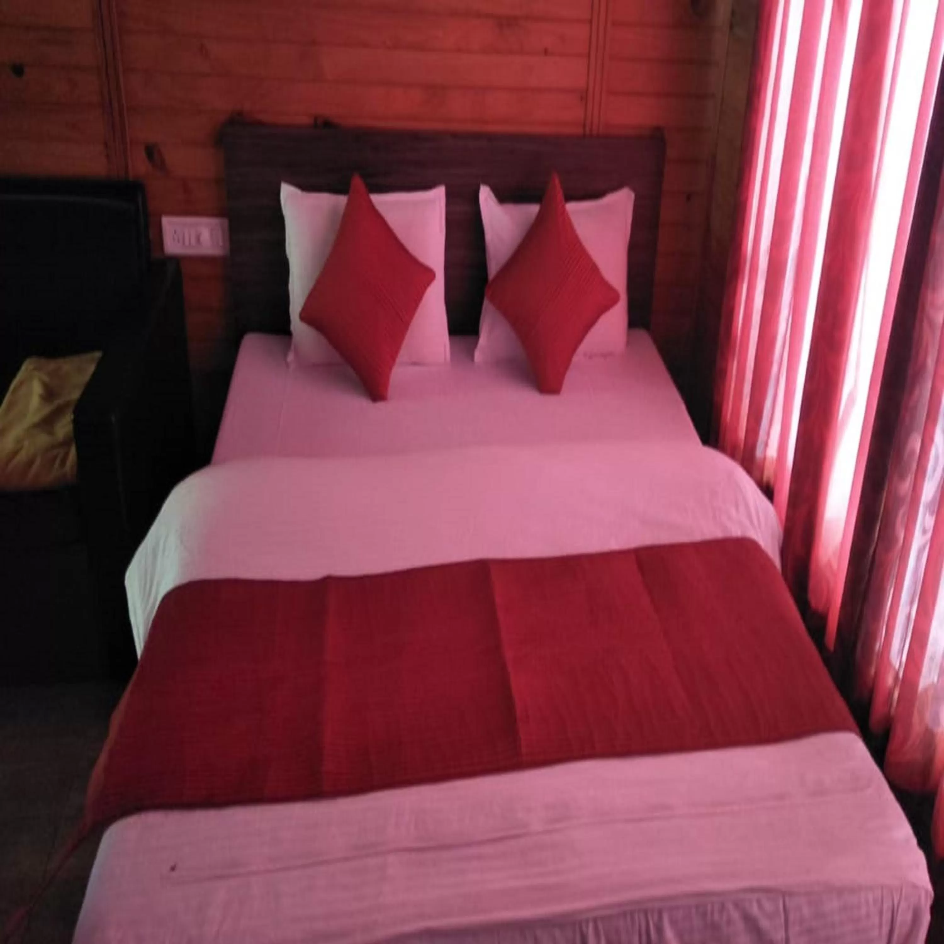 Bed in Jayshin Lake Vaitarna Resort - Igatpuri