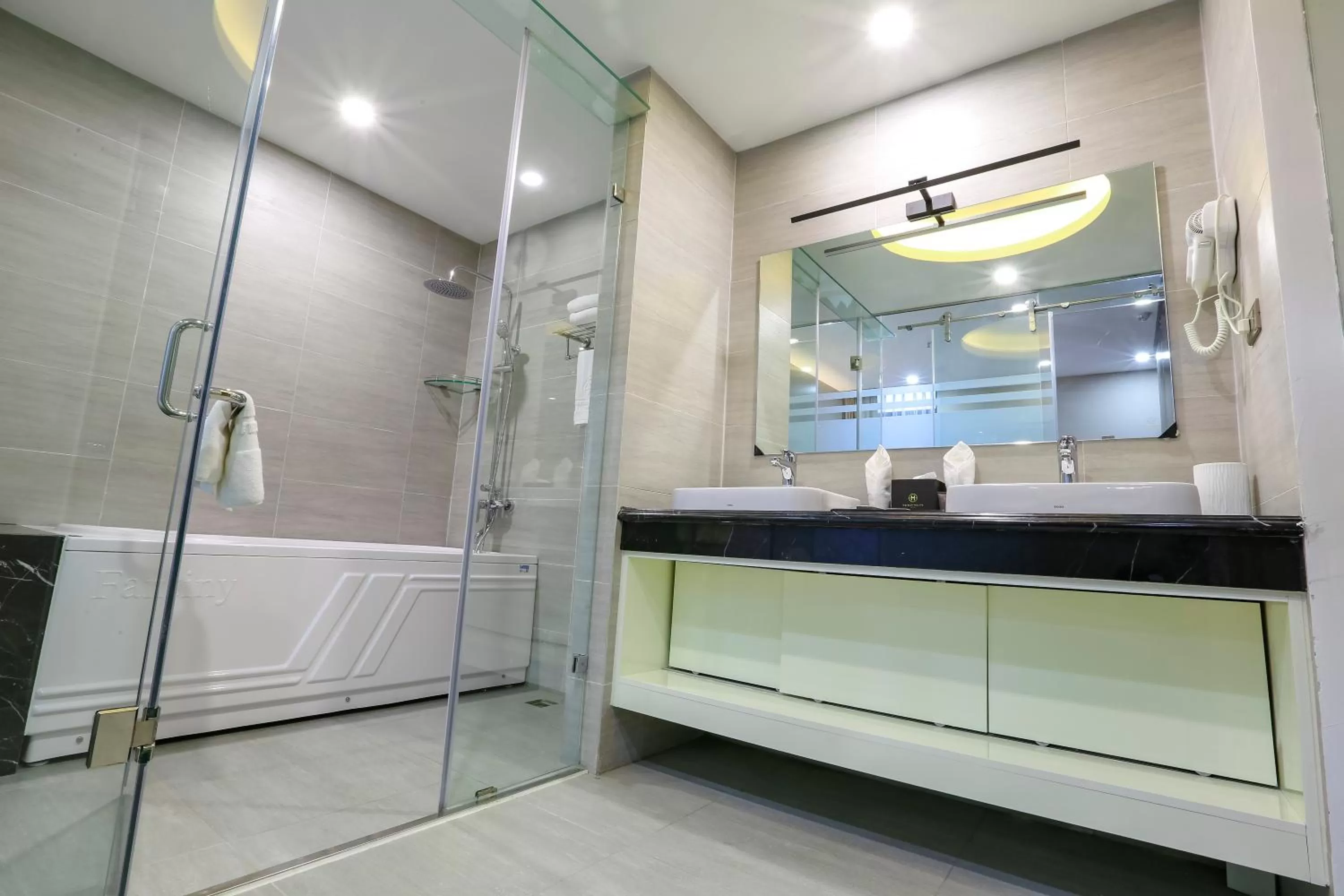 Shower in Western Skyline Hotel