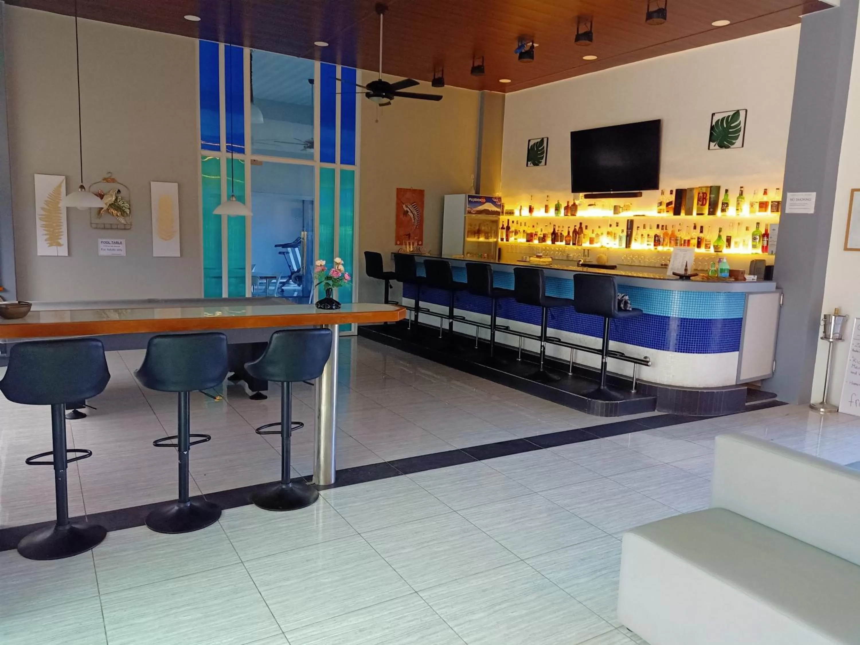 Lounge or bar in Panglao Sea Resort - Tangnan