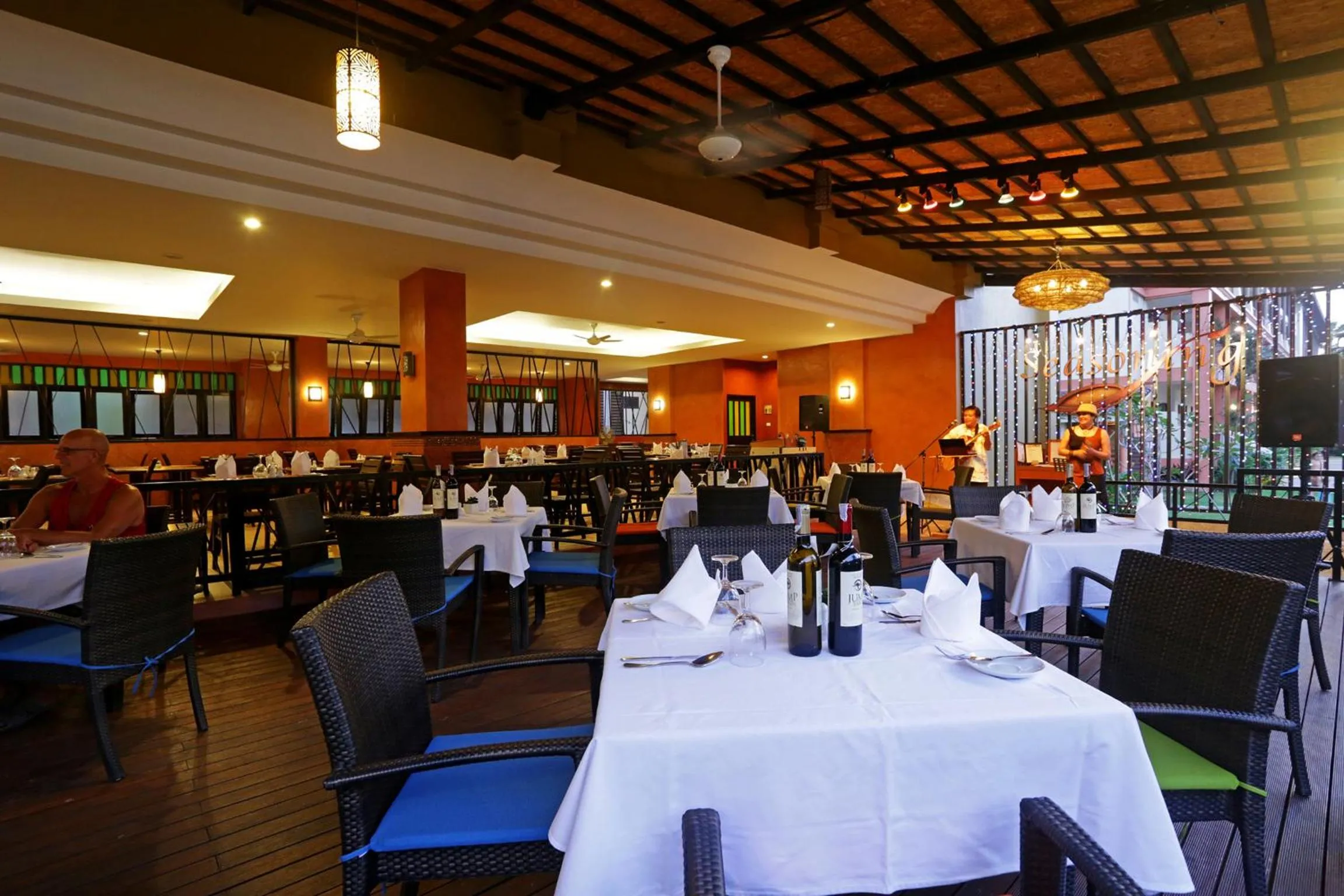 Restaurant/places to eat in Kata Sea Breeze Resort - SHA Plus