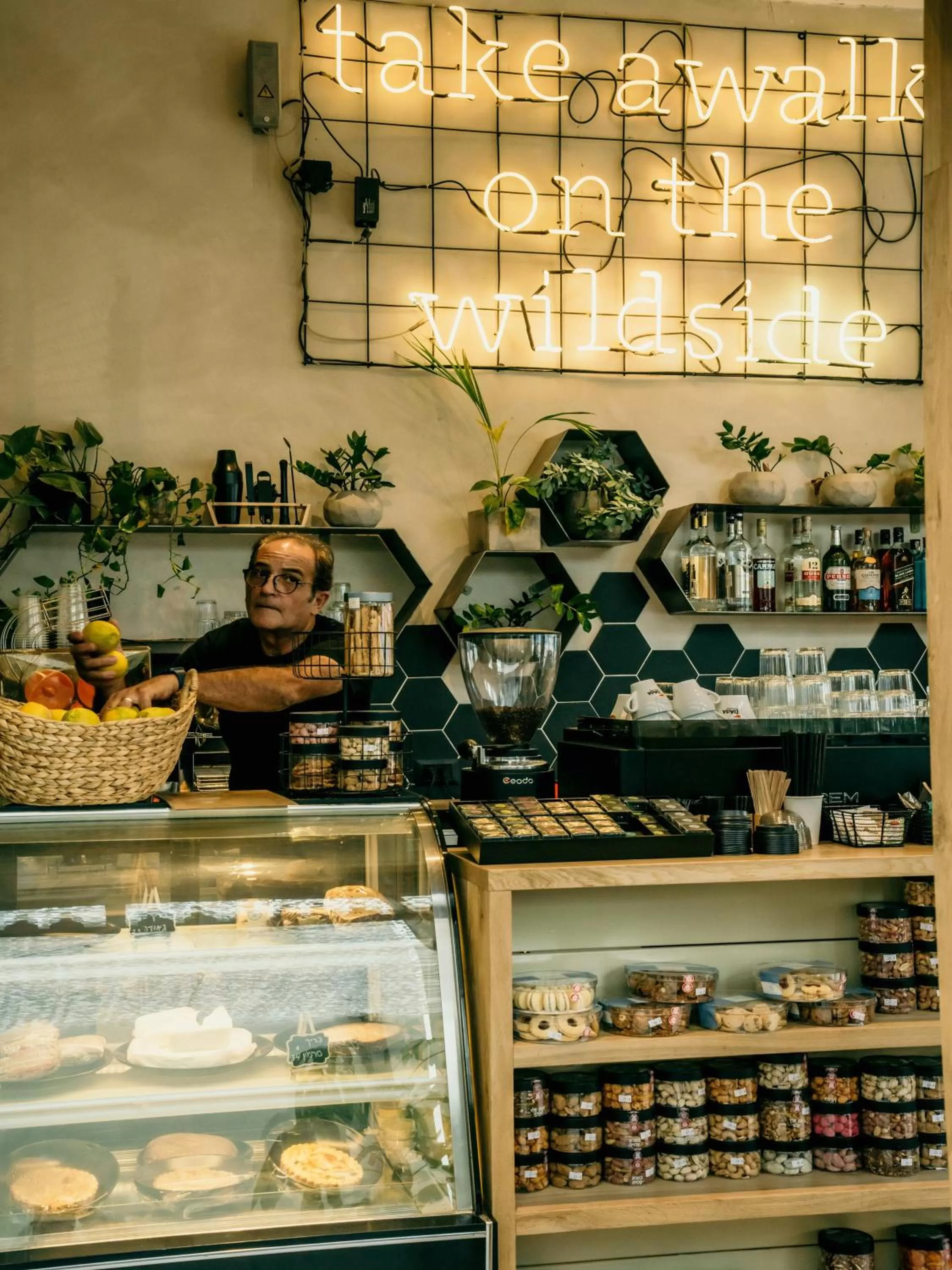 Food and drinks in DeBlox living - Ben Avigdor Apartments