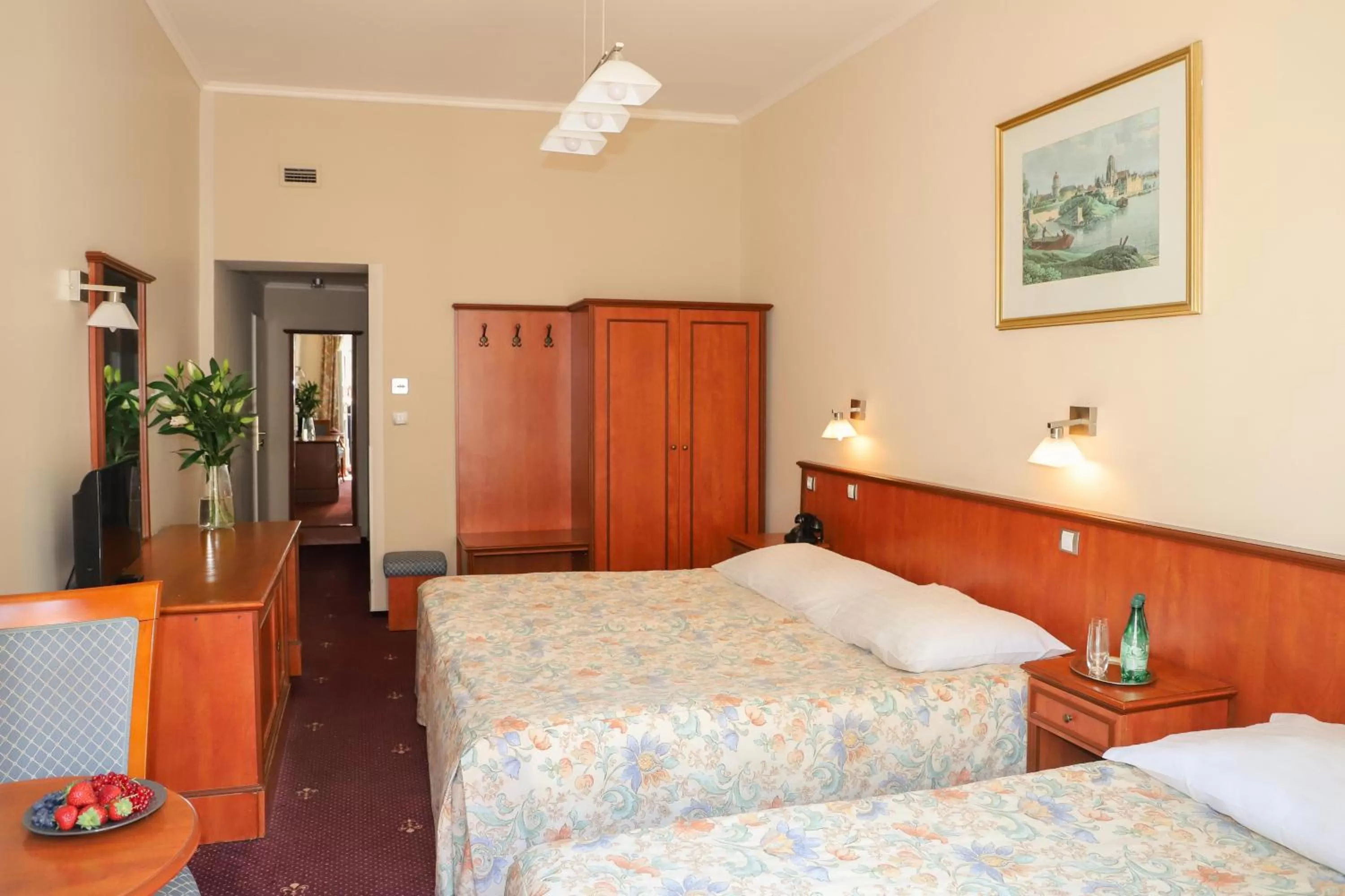 Communal lounge/ TV room, Bed in Union Hotel Prague