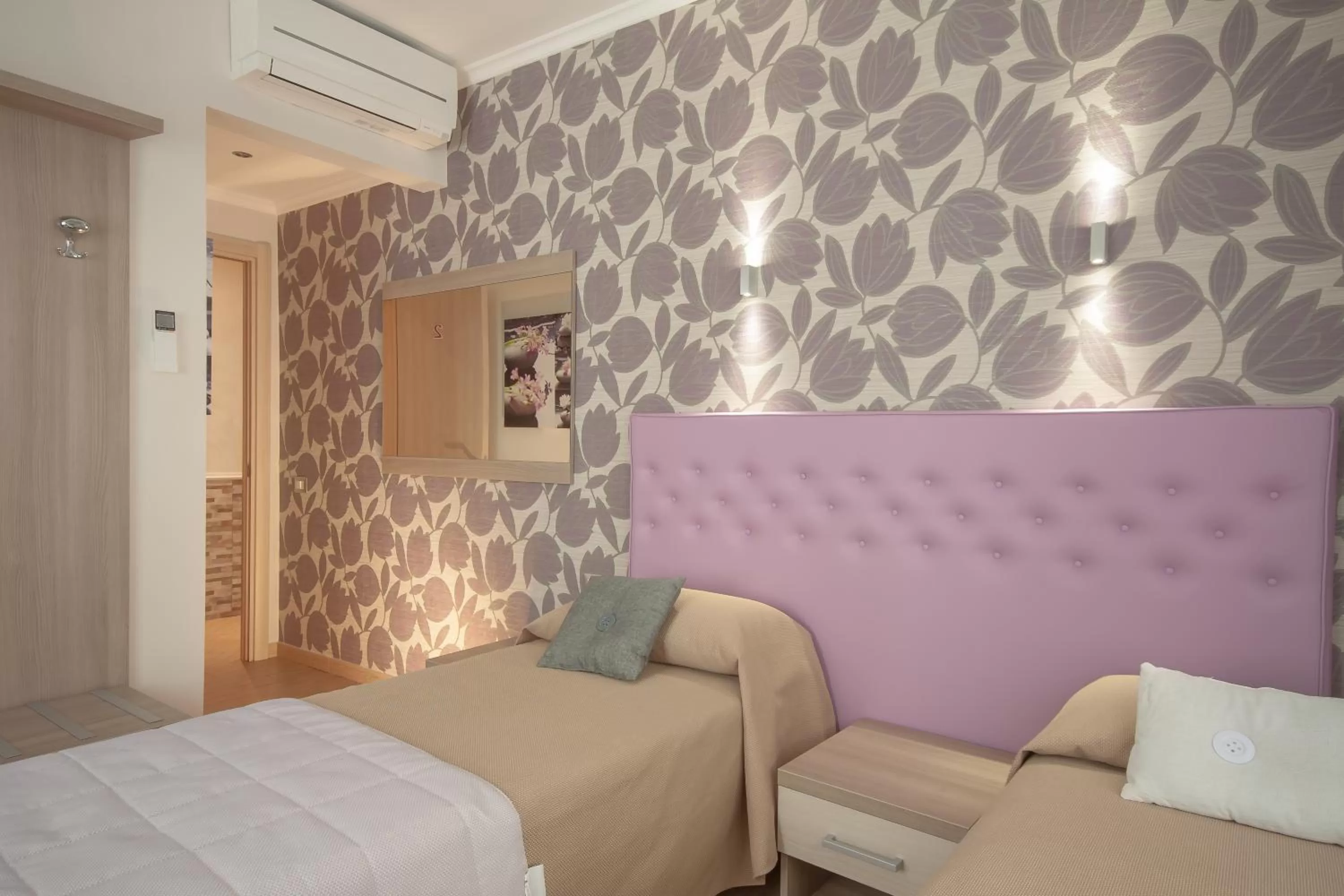 Photo of the whole room, Bed in Rome Kings Suite