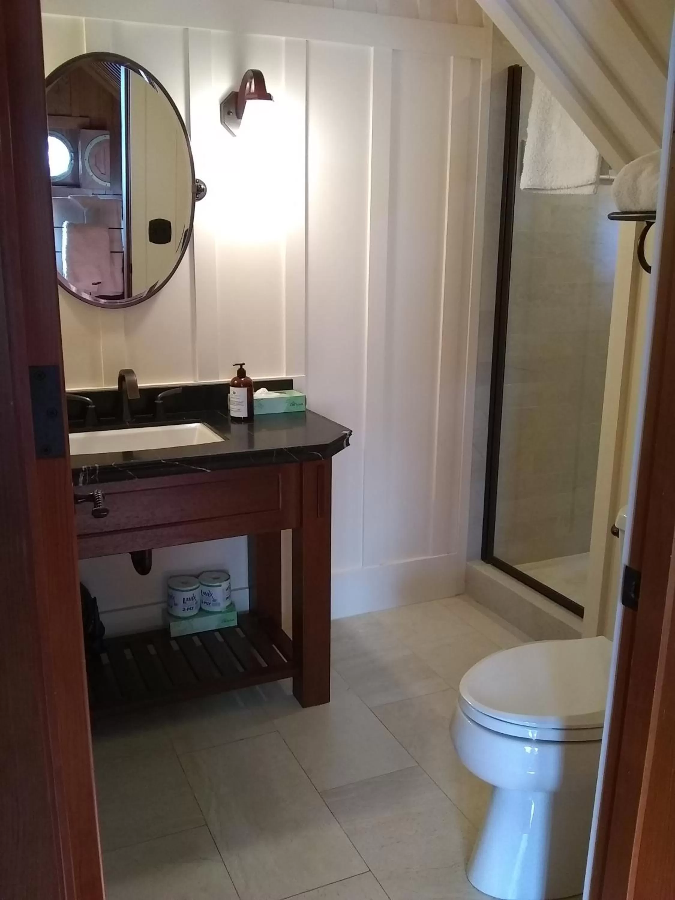 Bathroom in Noyo Harbor Inn