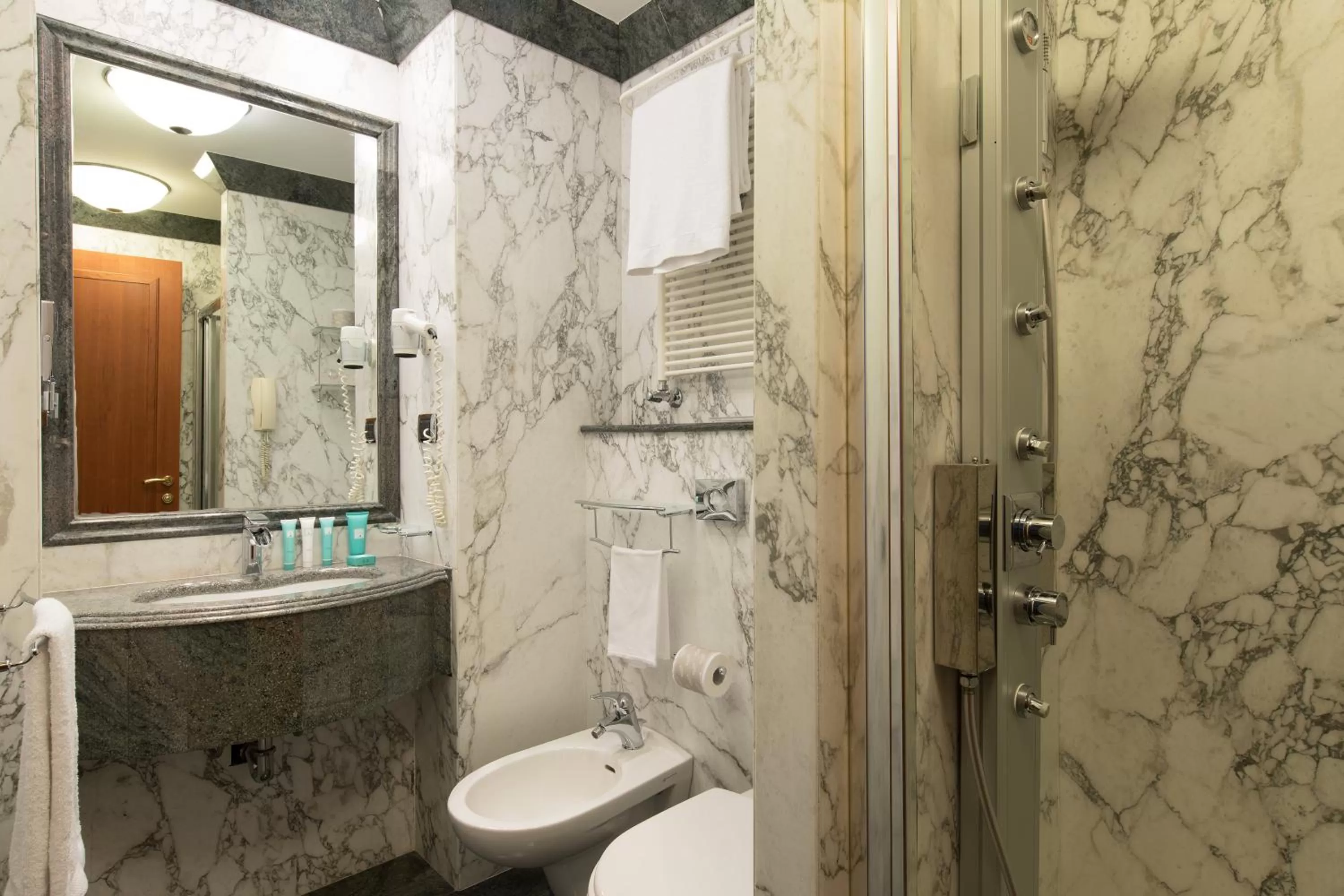 Bathroom in Hotel Capitol Milano