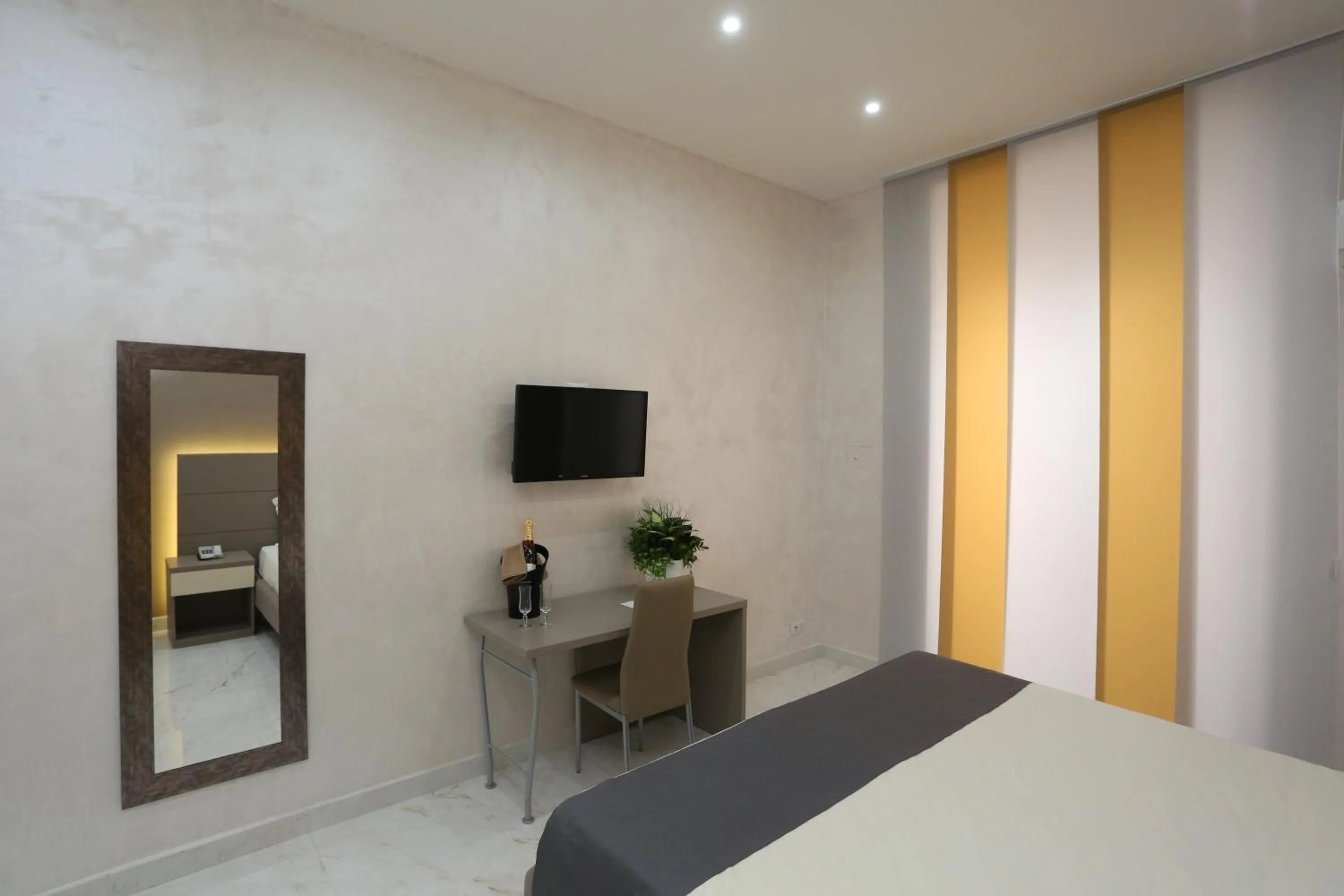 Photo of the whole room, Bed in Hotel Vergilius Billia