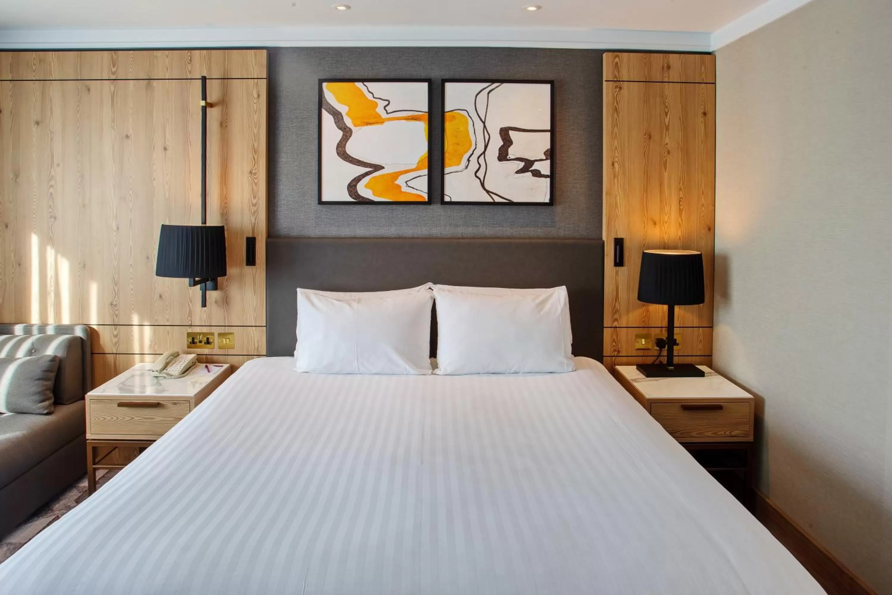 Photo of the whole room, Bed in Crowne Plaza Marlow by IHG