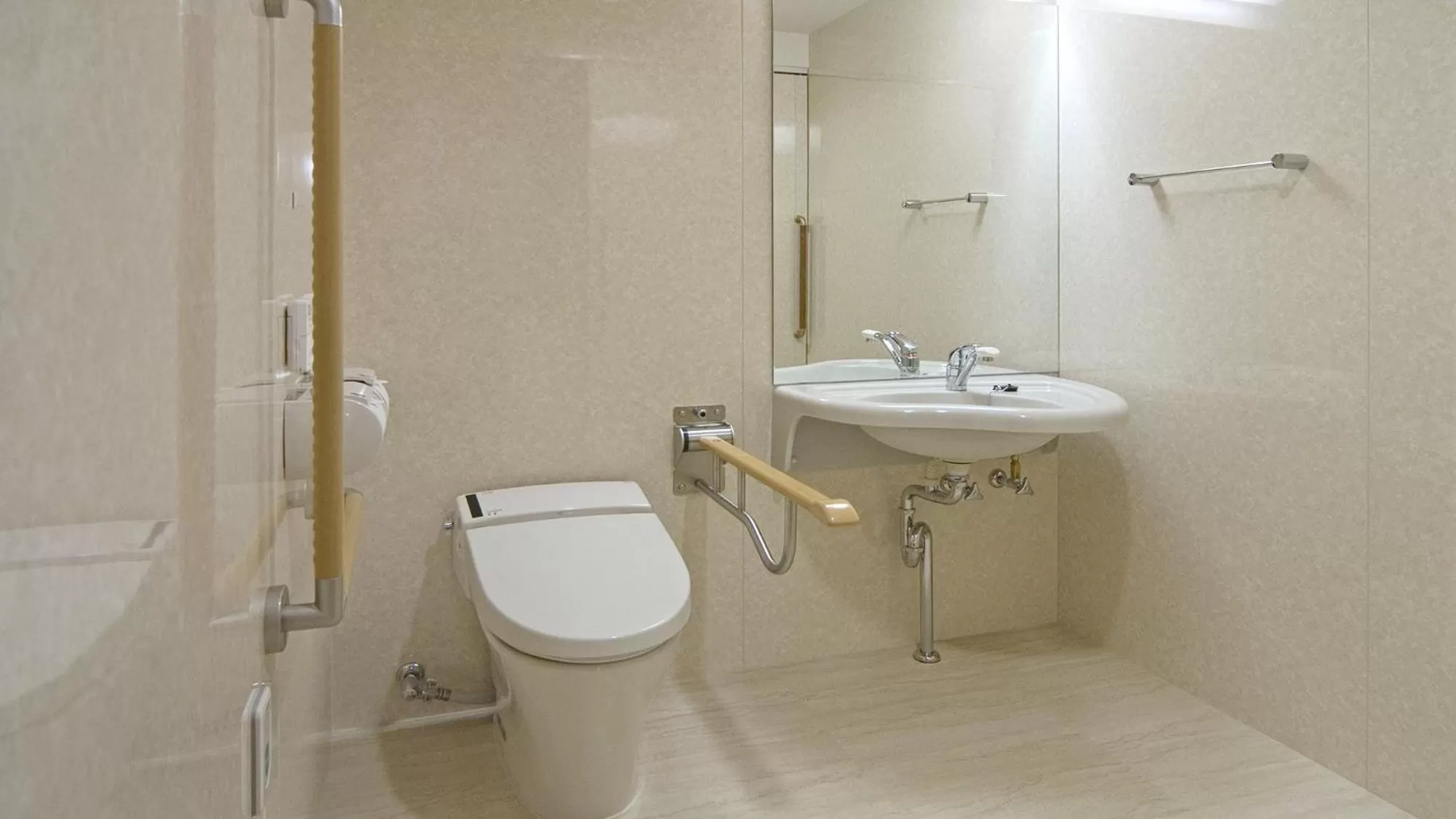 Toilet in Toyoko Inn Hokkaido Asahikawa eki Higashi guchi