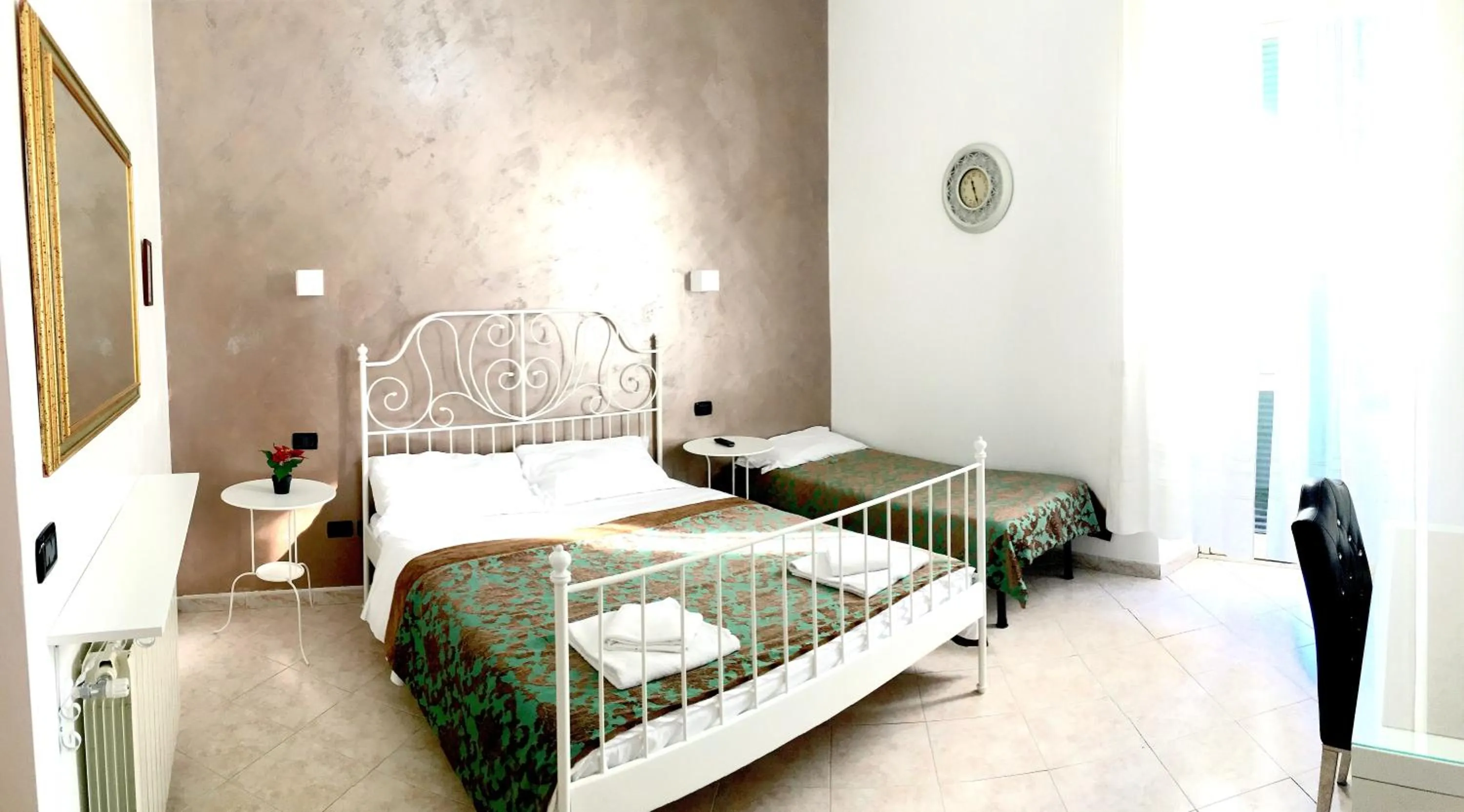 Photo of the whole room, Bed in Hotel Pisa