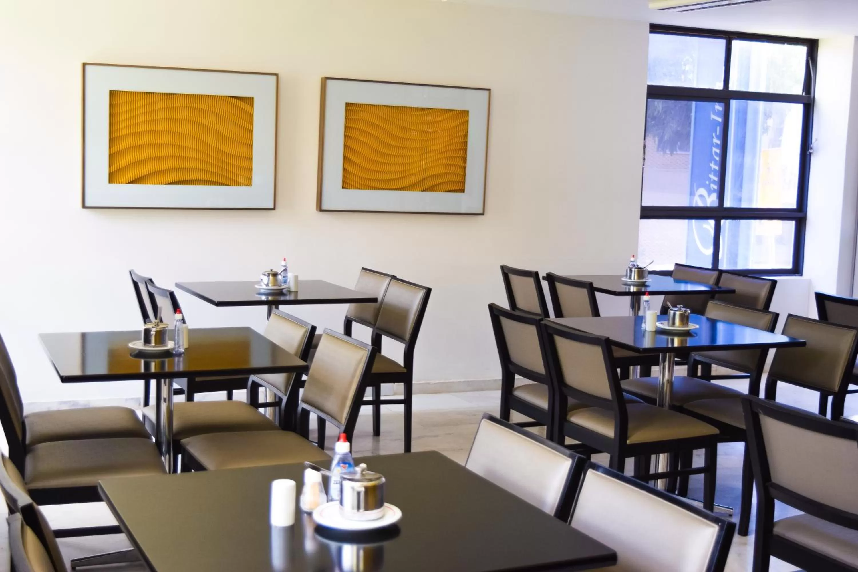 Restaurant/places to eat in Bittar Inn