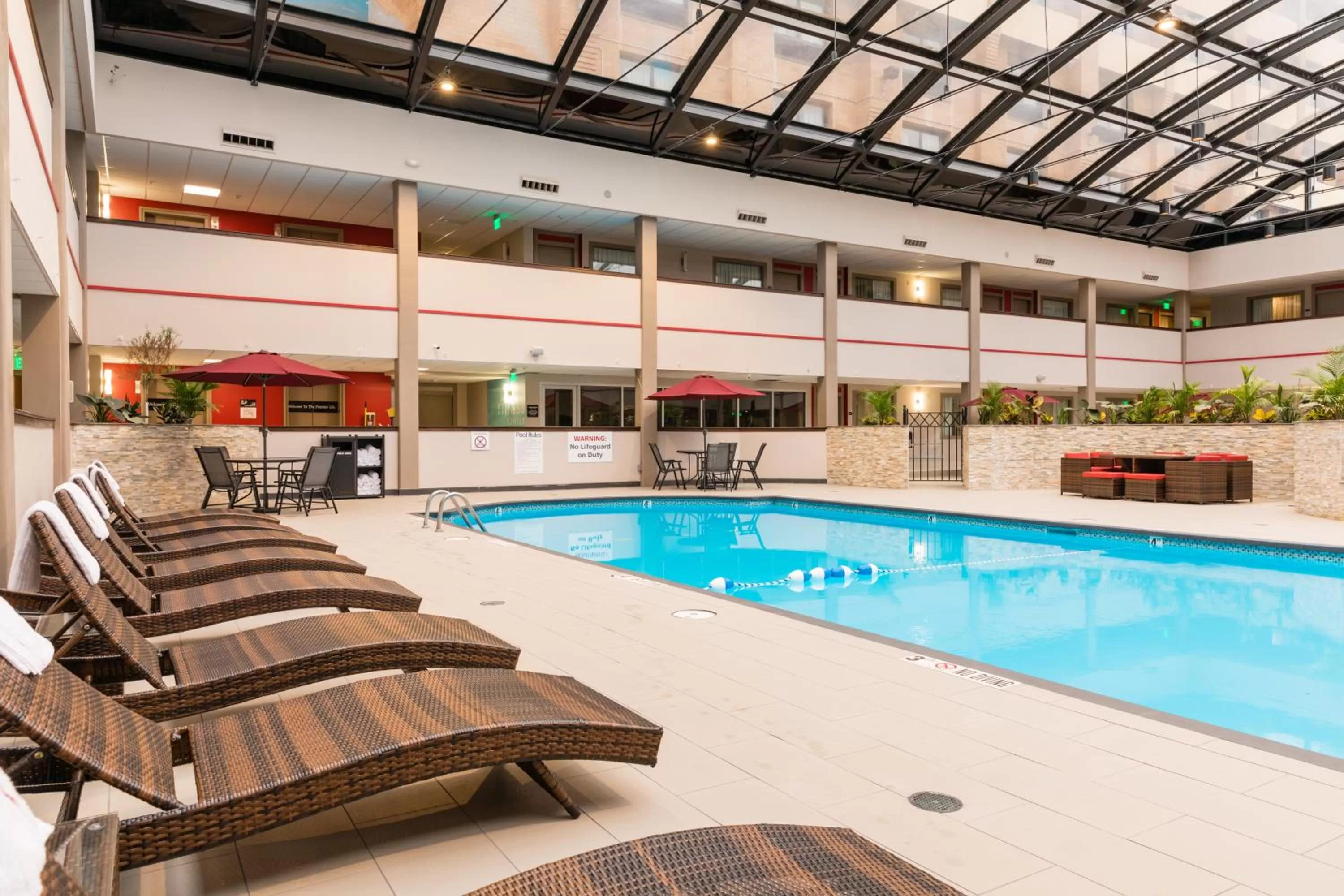 Swimming pool in Holiday Inn Brookfield - Milwaukee by IHG