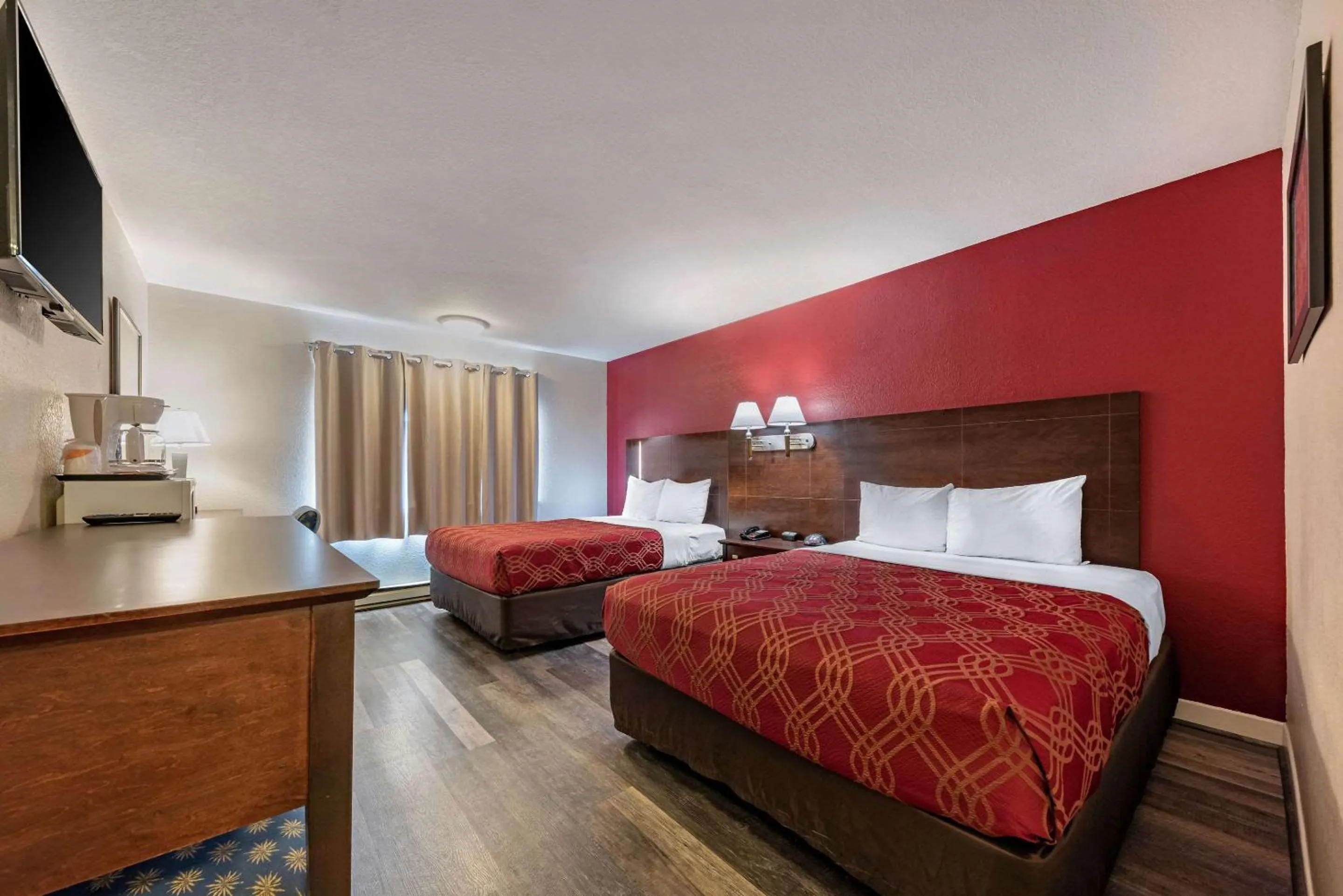 Photo of the whole room, Bed in Bay Breeze Inn