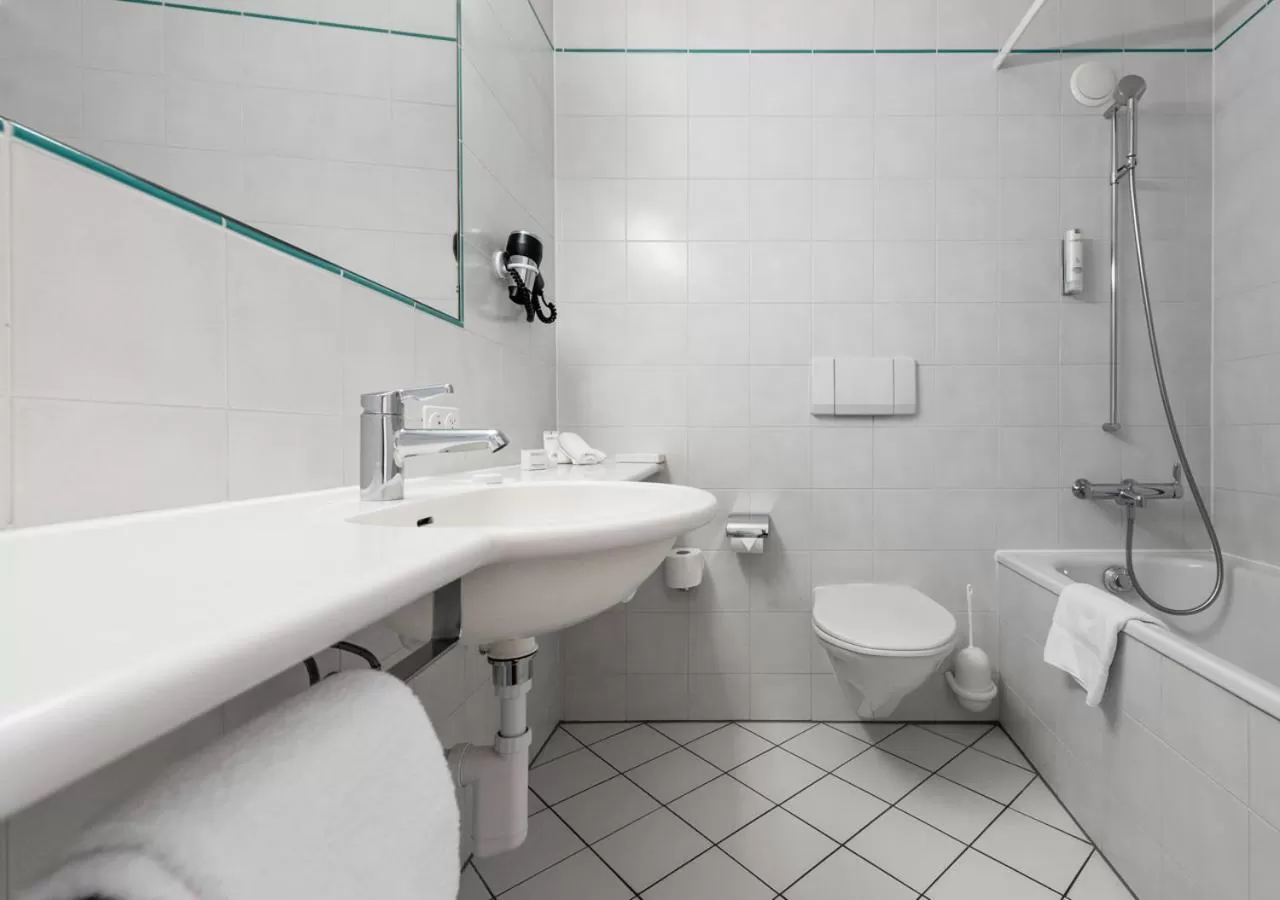 Toilet in Grand Hotel et Centre Thermal d'Yverdon-les-Bains