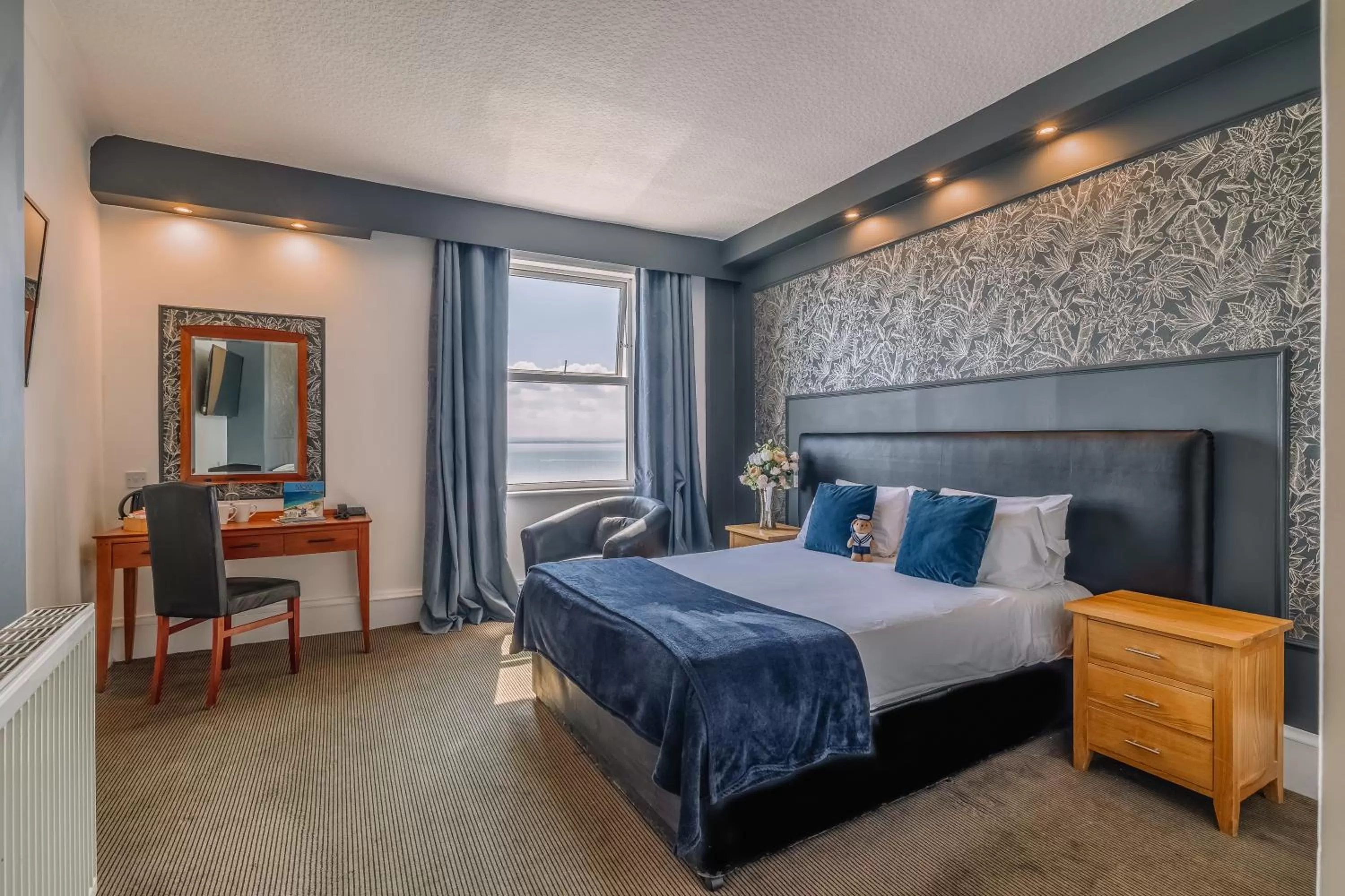 Bed in Muthu Westcliff Hotel (Near London Southend Airport)