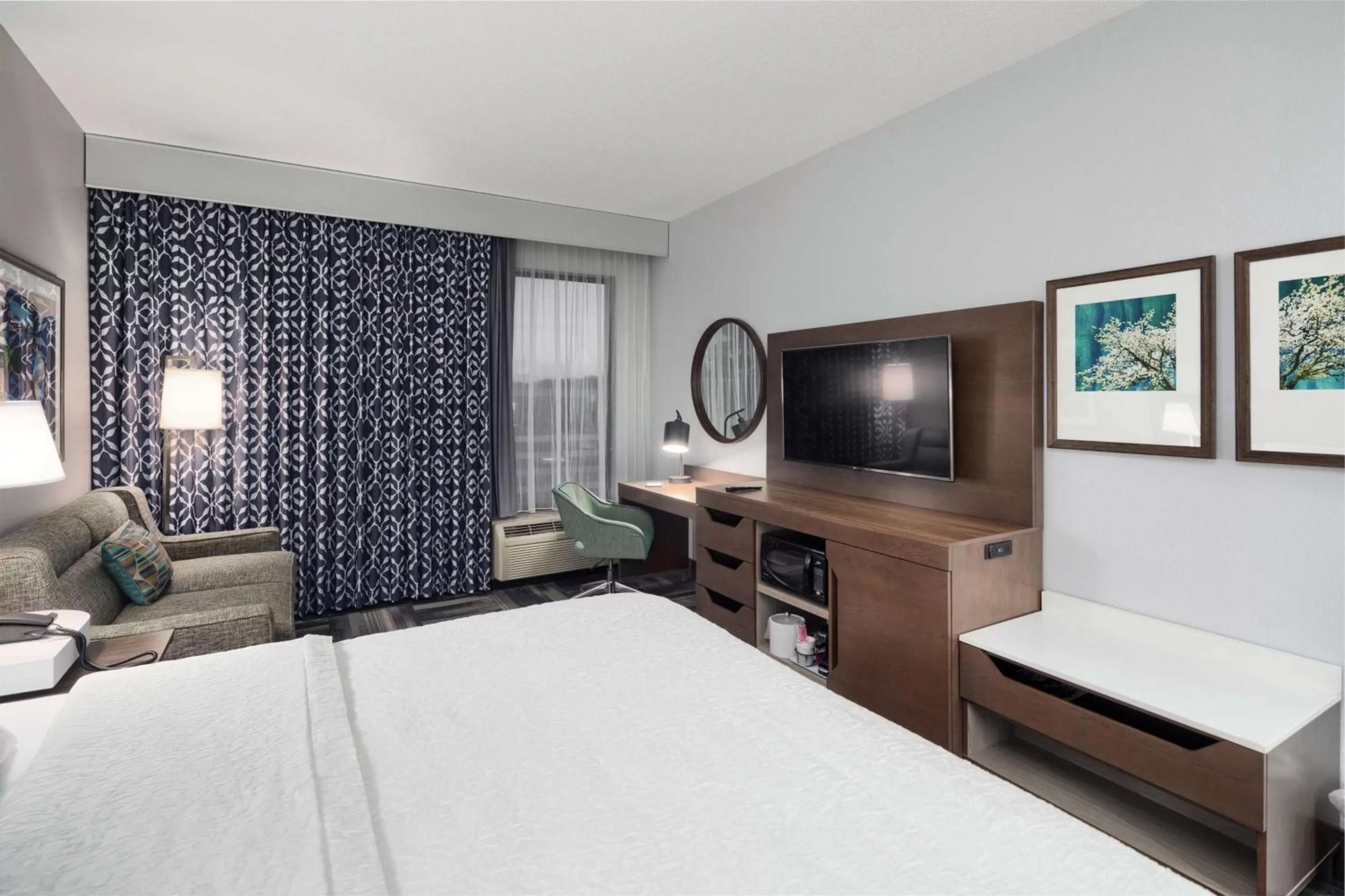 Bedroom, Bed in Hampton Inn Louisville Northeast