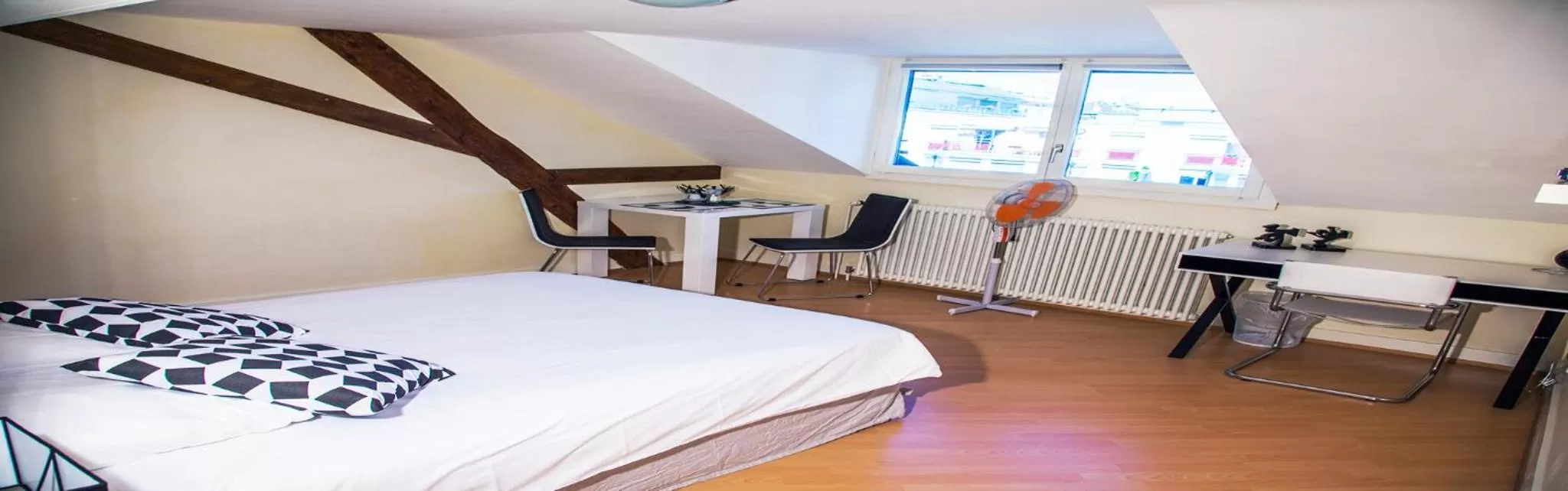 Photo of the whole room, Bed in Appart'Hôtel Residence Dizerens