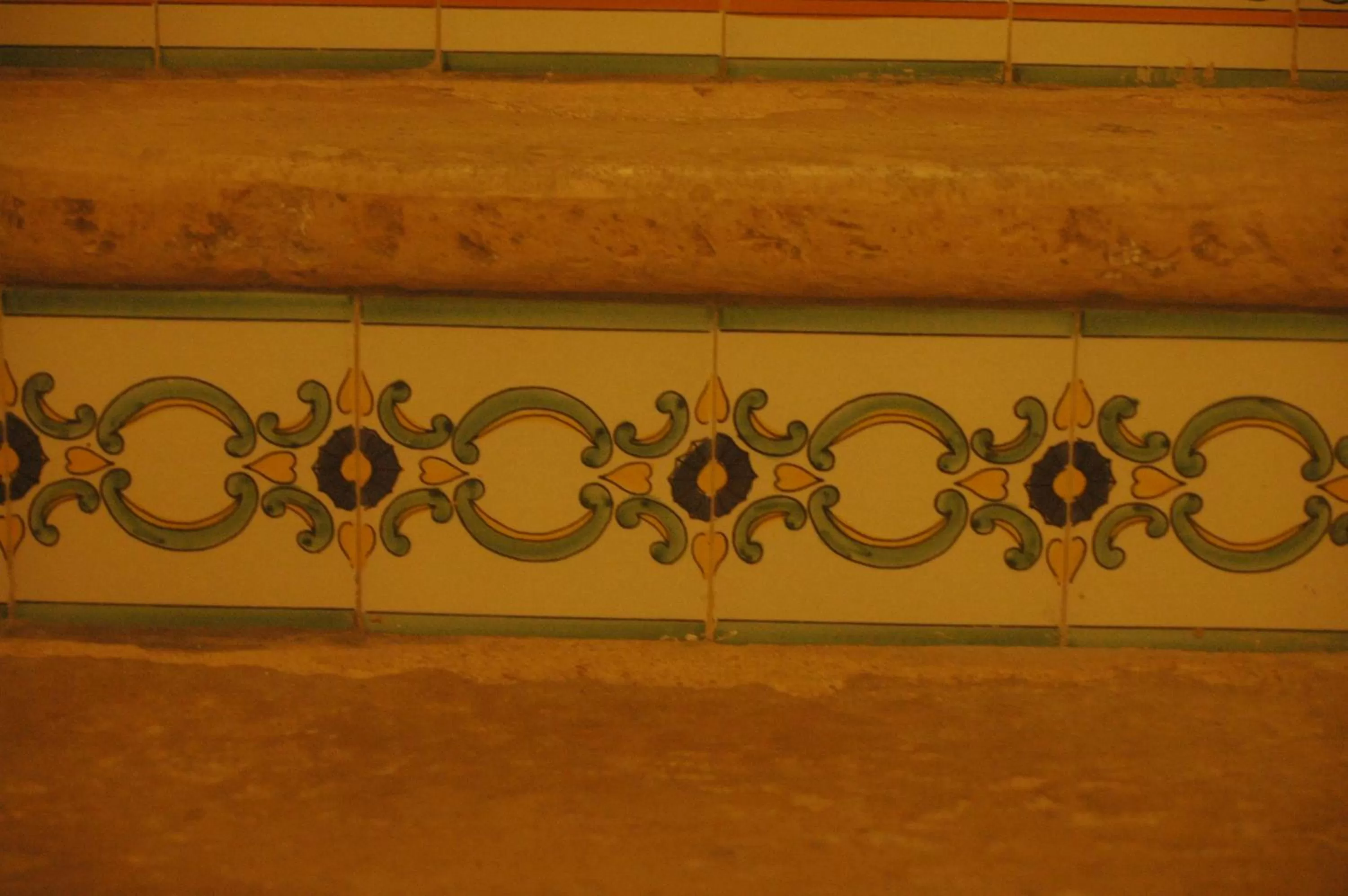 Text overlay in Yhomisus