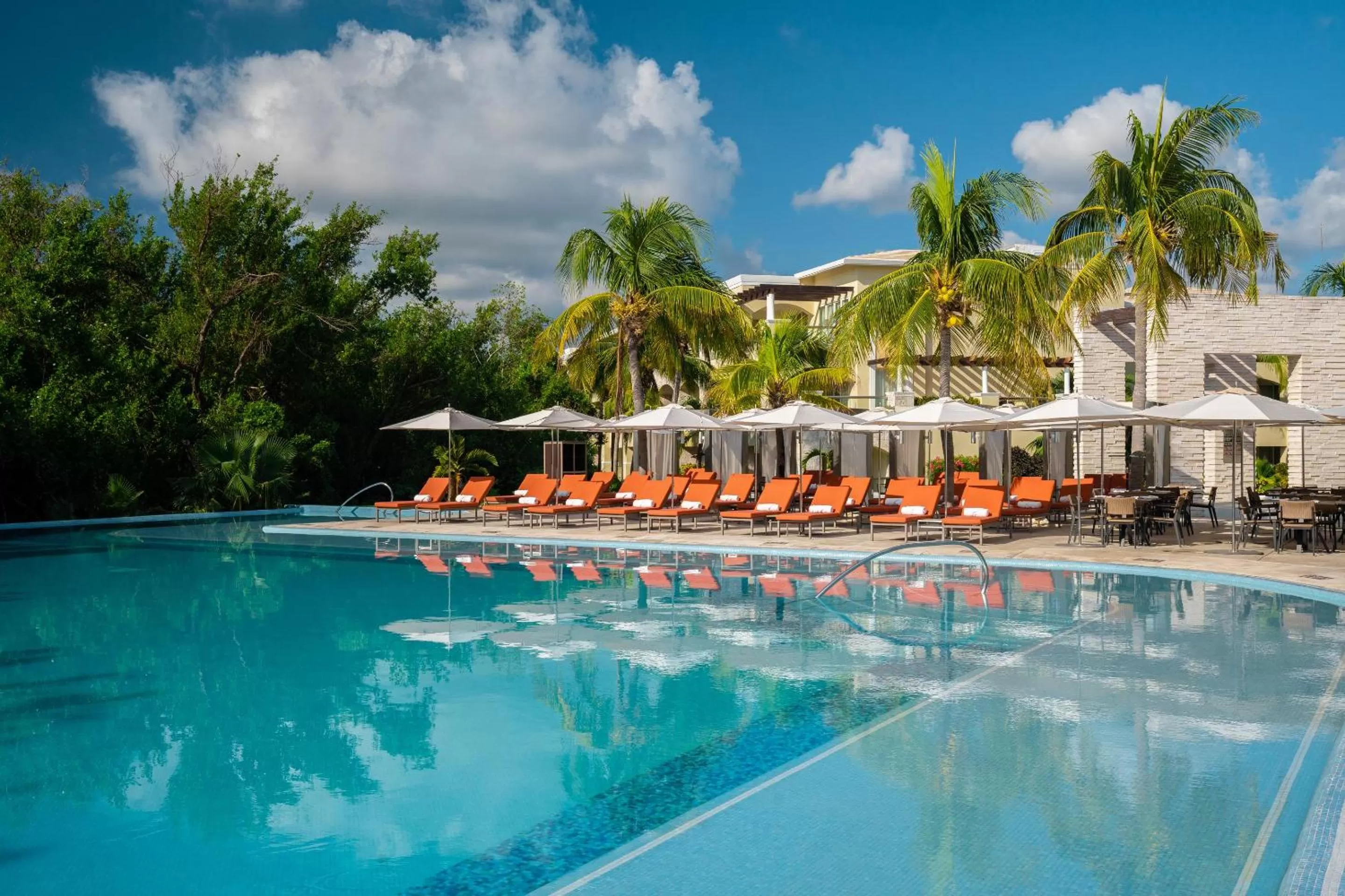 Swimming pool in Moon Palace The Grand Cancun All Inclusive