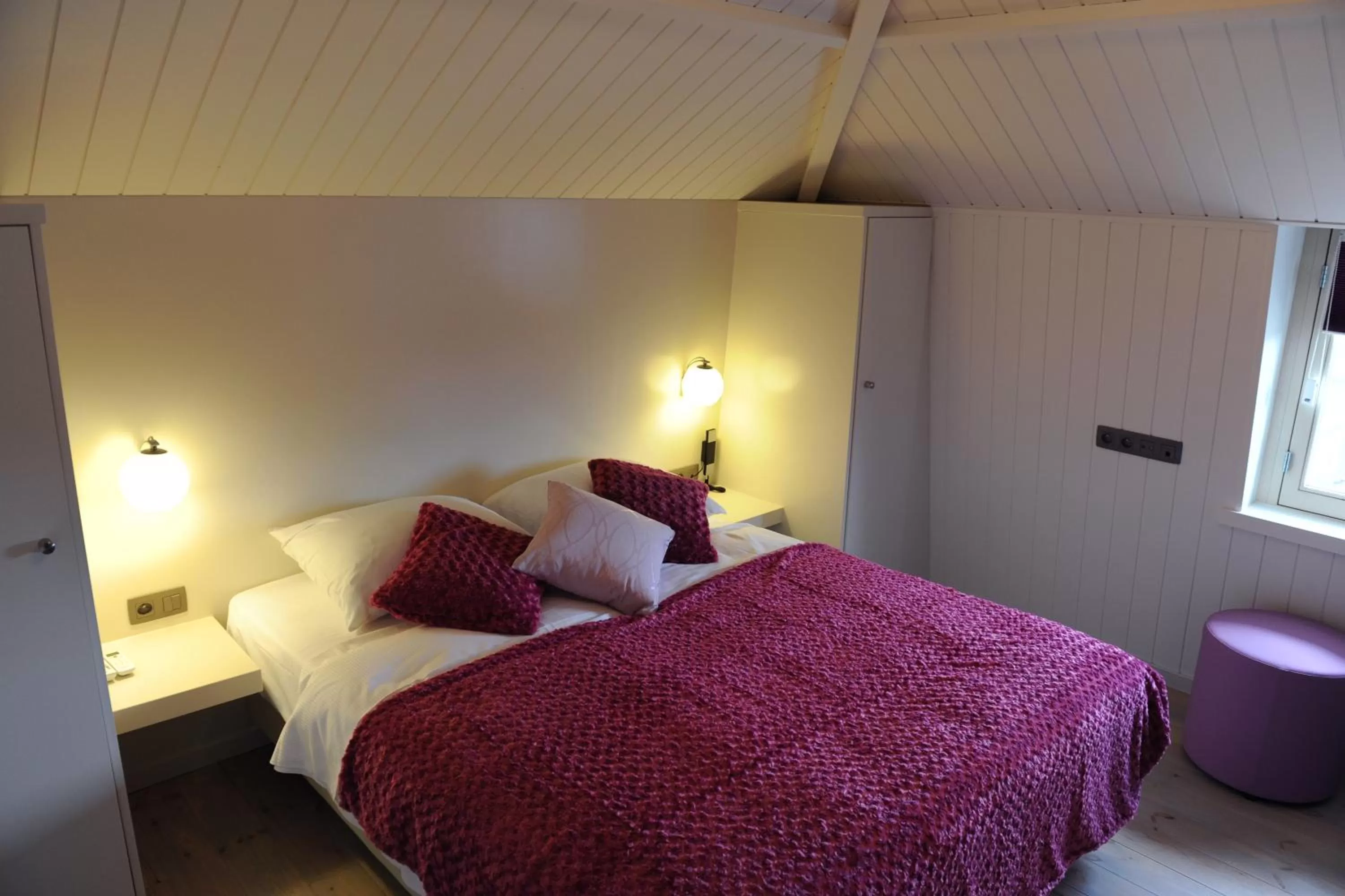 Bed in Charmehotel Villa Saporis