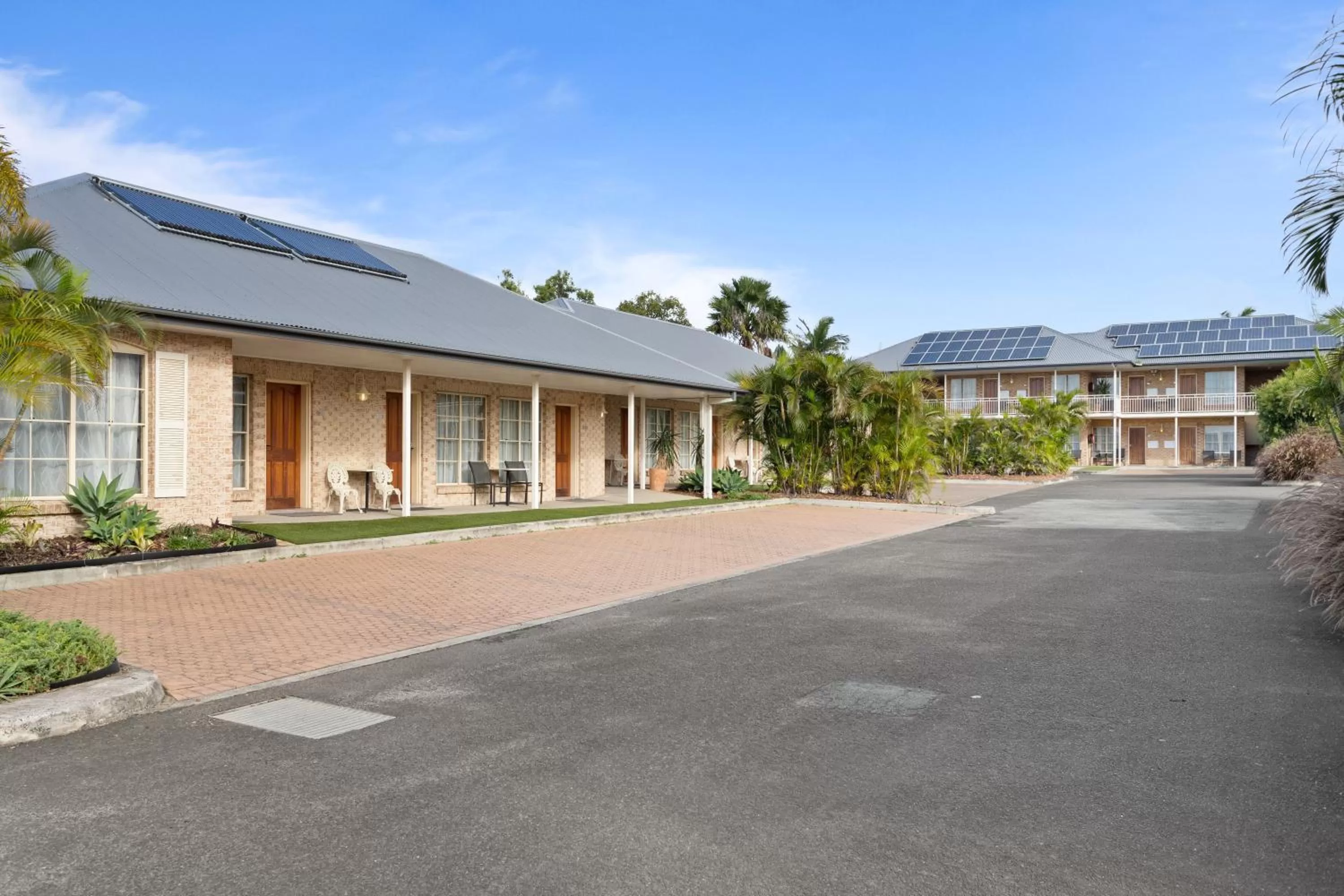 Property building in Coopers Colonial Motel