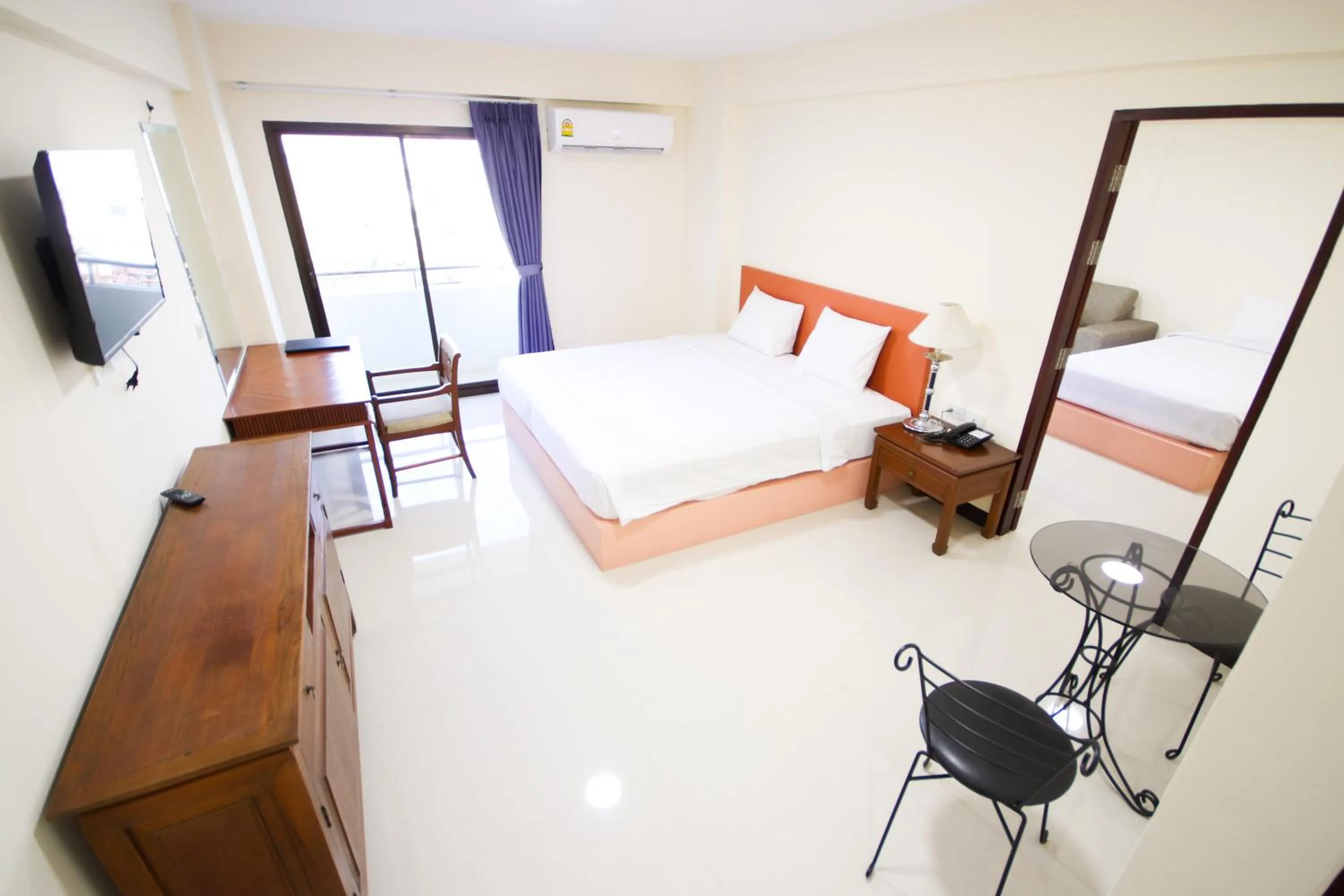 Bedroom, Bed in White House Bizotel