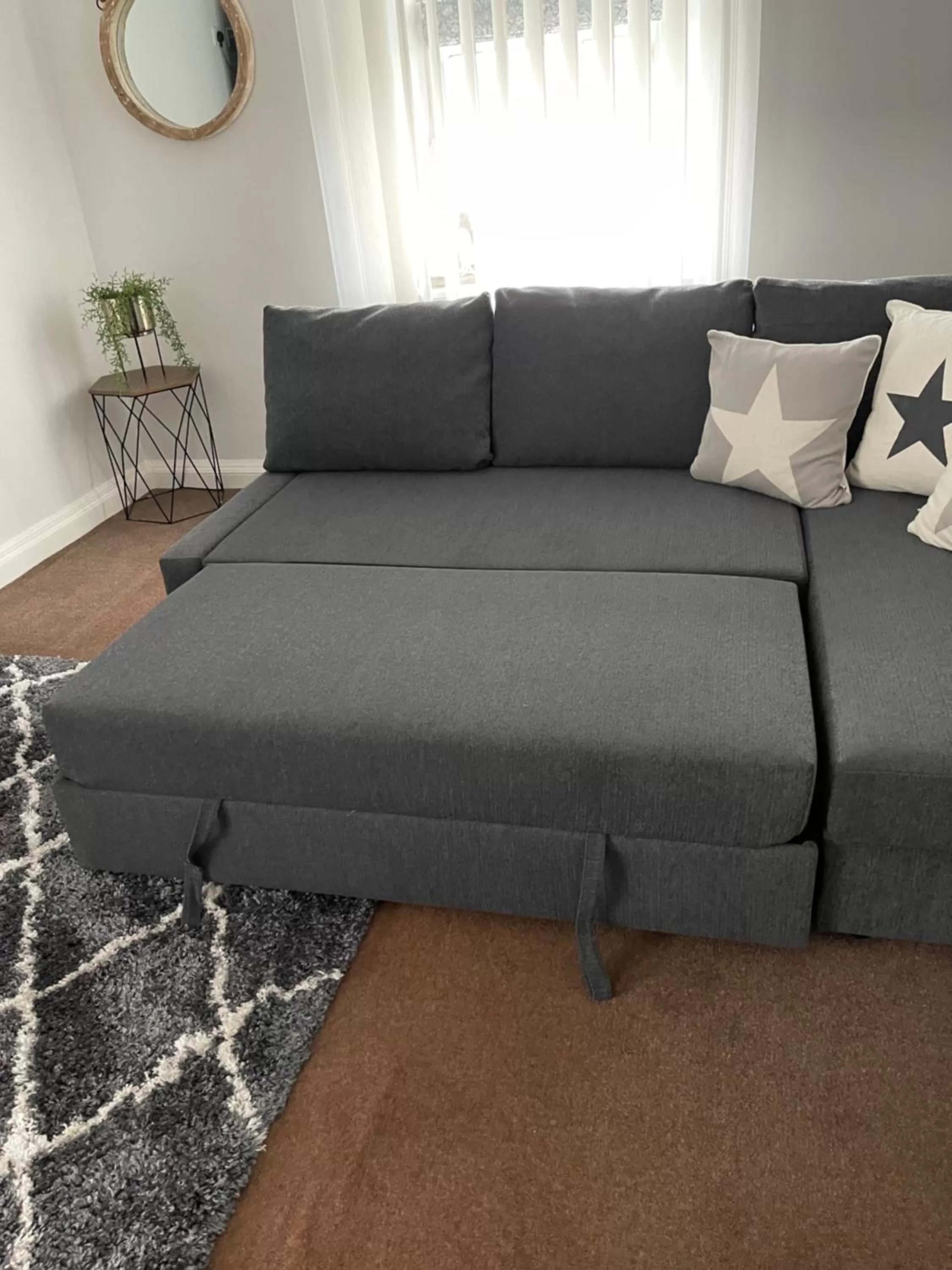 Bed in The Upper Largo Hotel & Restaurant