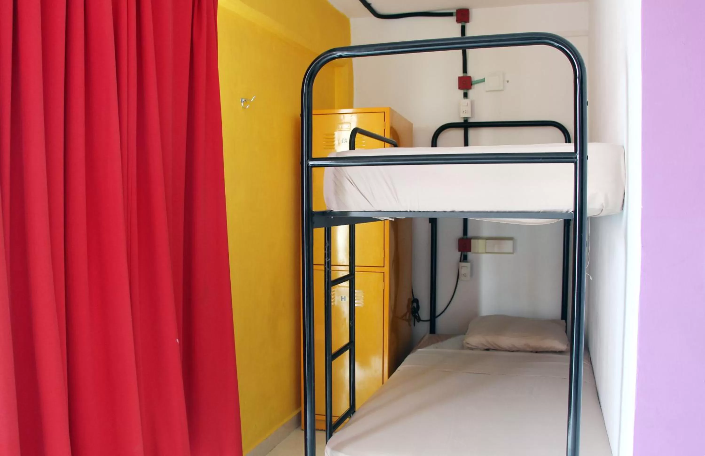 Photo of the whole room, Bunk Bed in Hotel & Hostal Casa de Luz Cancun