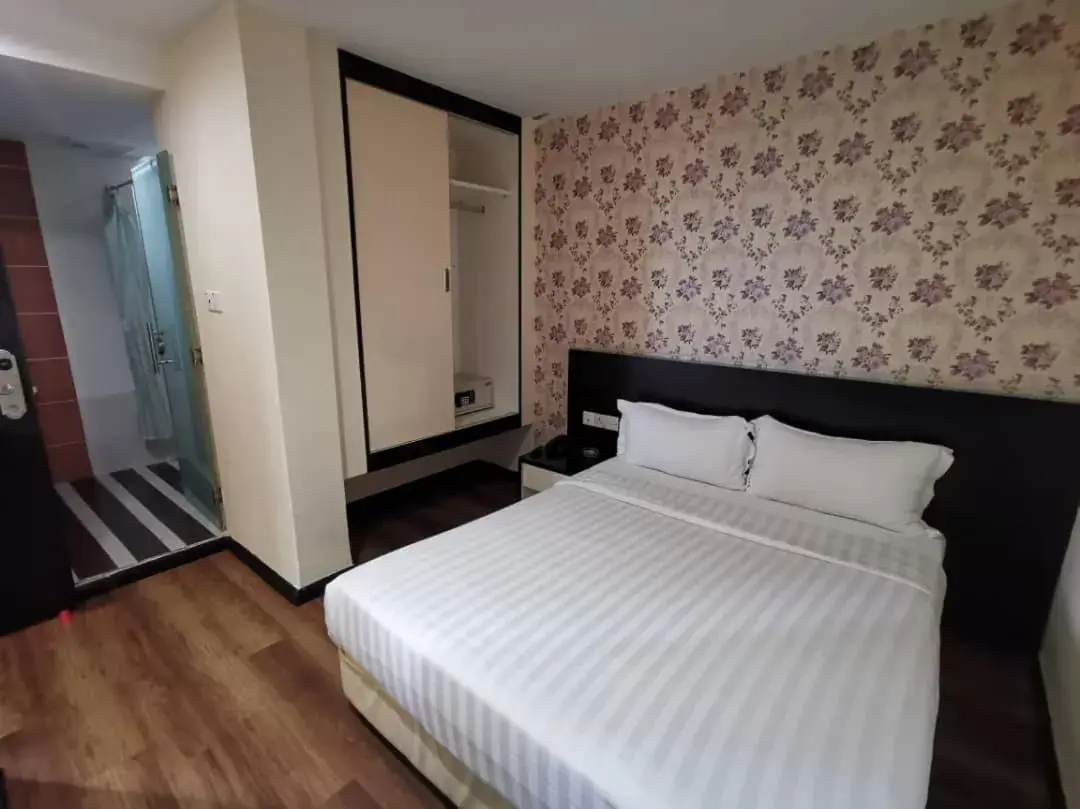 Queen Room with No Window ( Gallery ) in Prince Hotel Queen Room with No Window ( Gallery ) in Prince Hotel