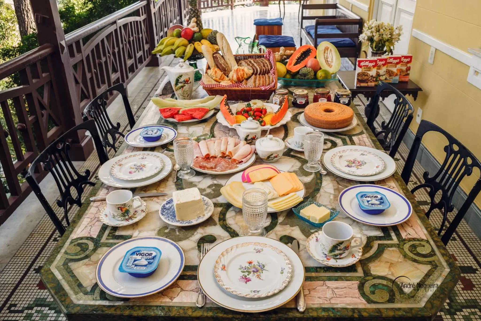 Breakfast in Villa Alexandrino