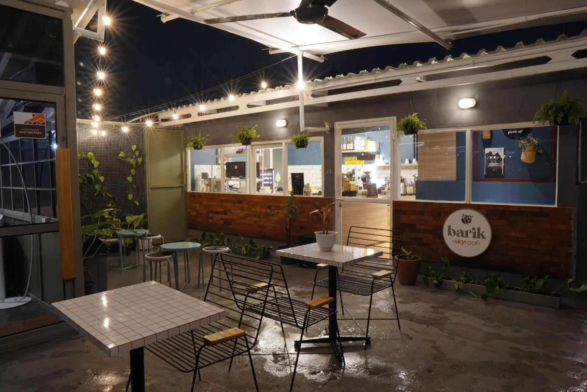 Restaurant/places to eat in Tuju Abuserin Syariah