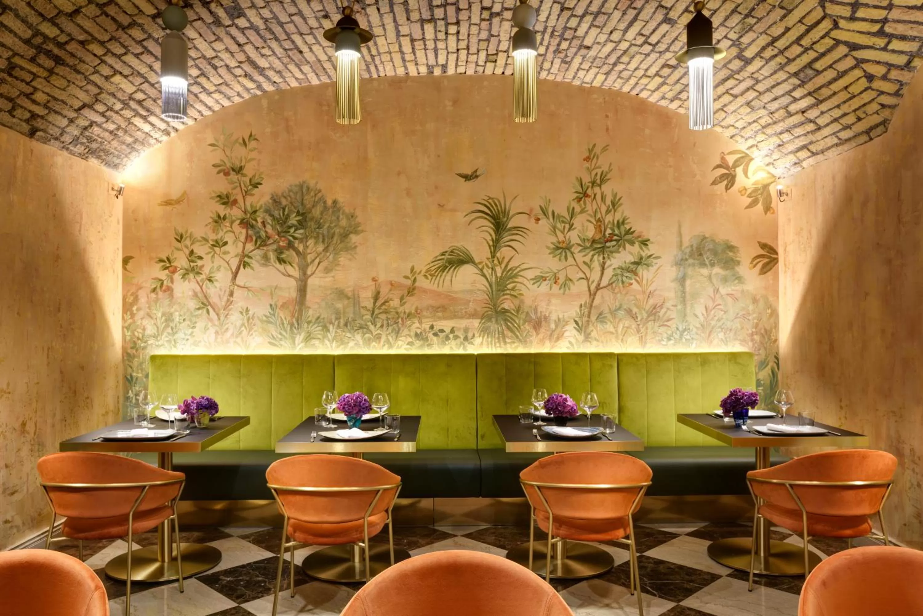 Restaurant/places to eat in Leon's Place Hotel In Rome