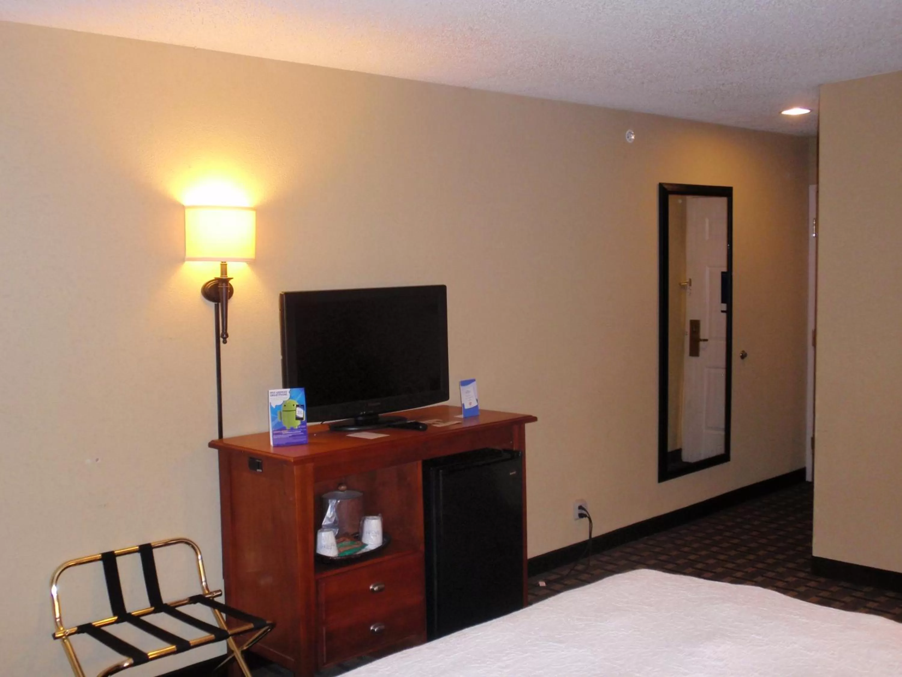 Decorative detail, Bed in Baymont by Wyndham Lewisville