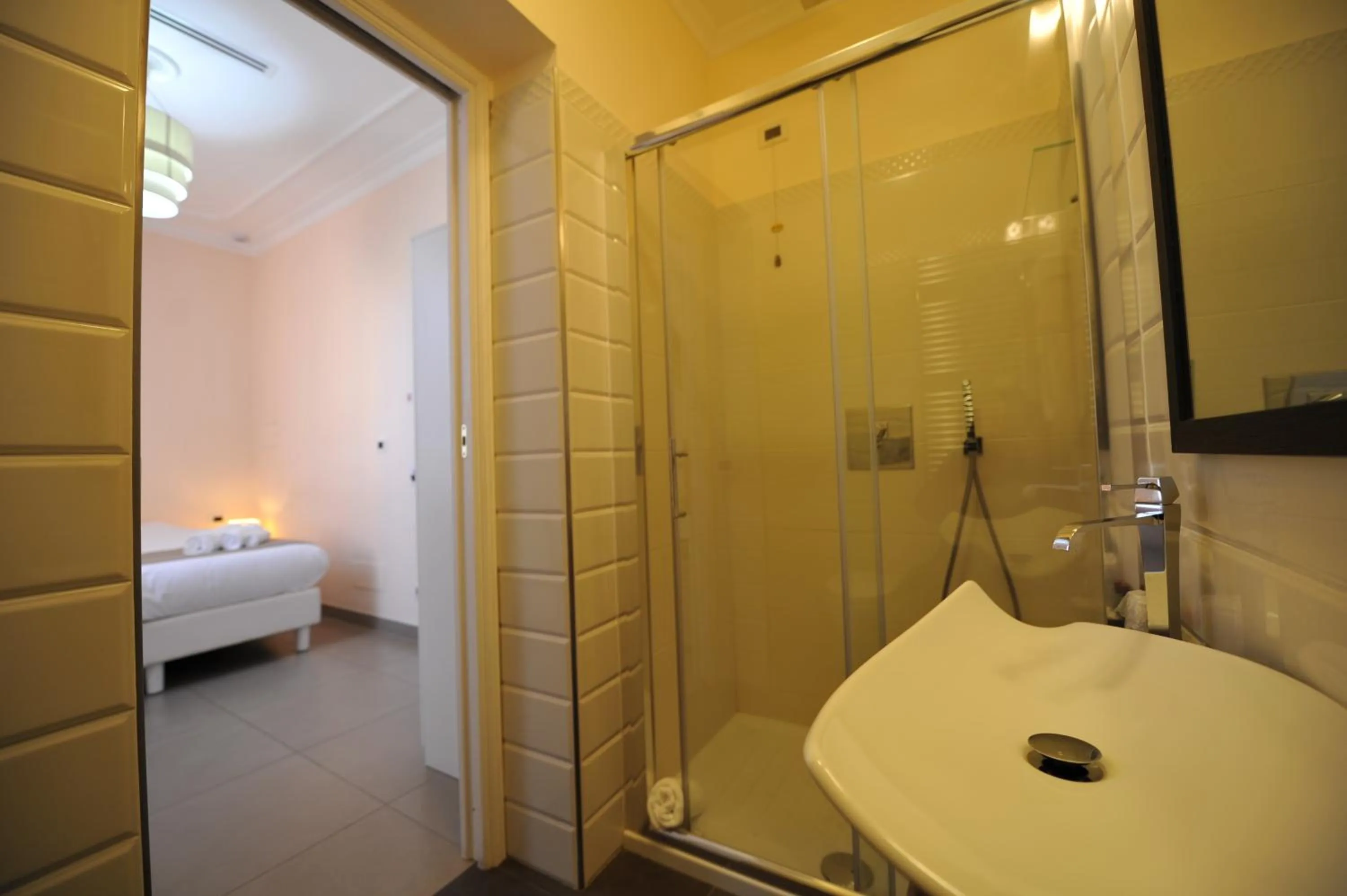 Bathroom, Bed in Villa Zaccardi